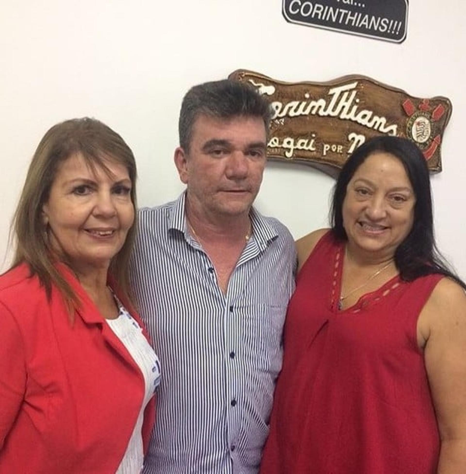 Maria de Loudes (à esquerda), Andrés e Edna Murad Hadlik