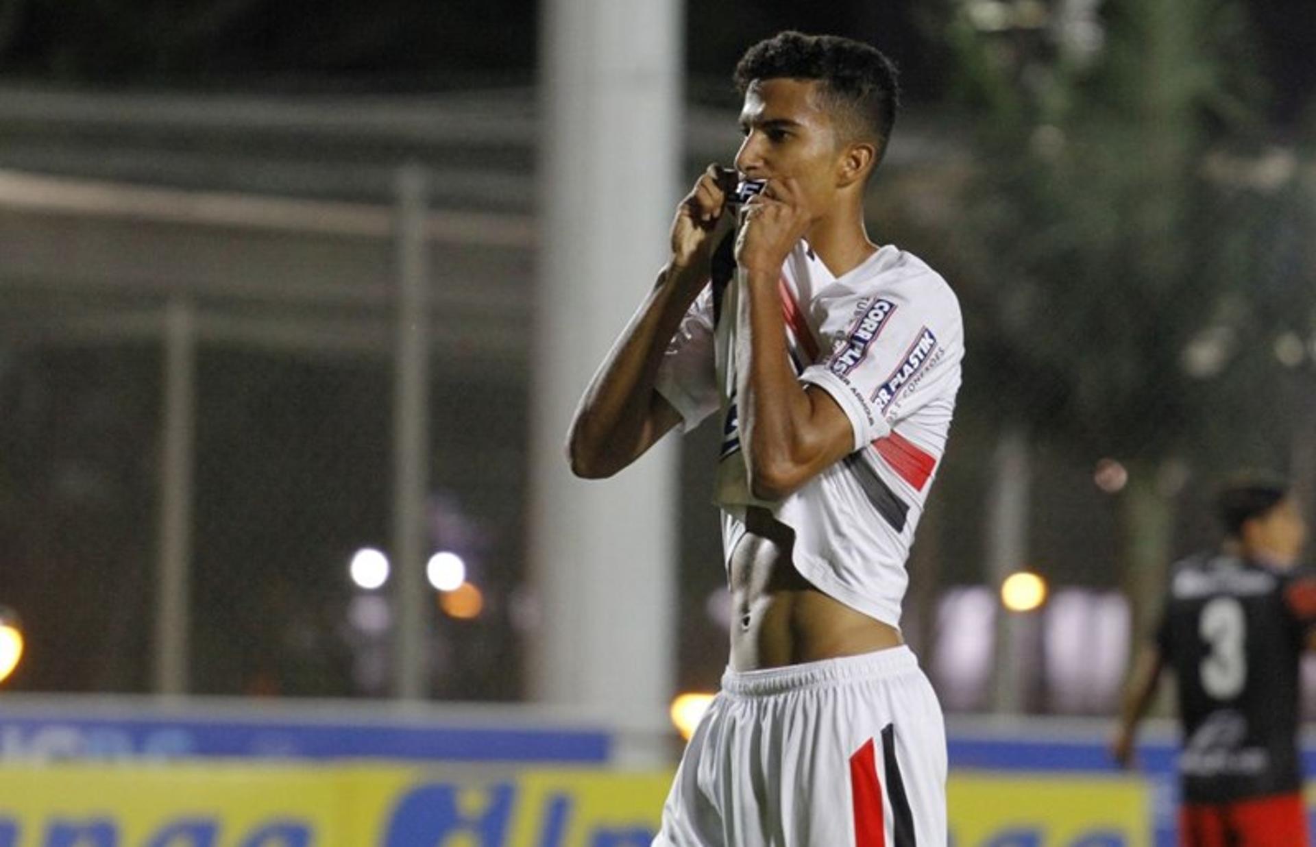 Walce marcou o gol da classificação do São Paulo para a final da Copa RS