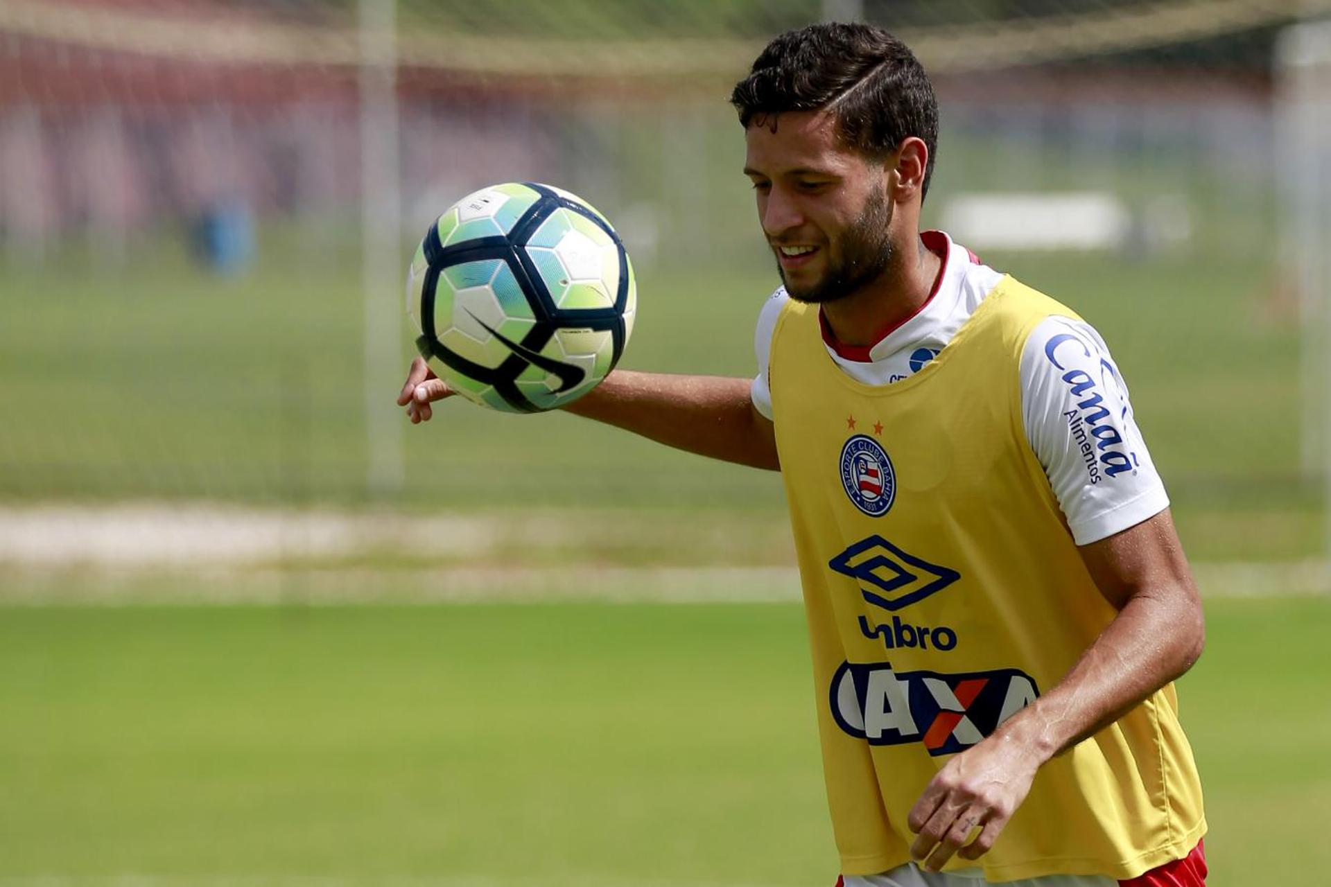 O lateral-esquerdo Juninho Capixaba, do Bahia