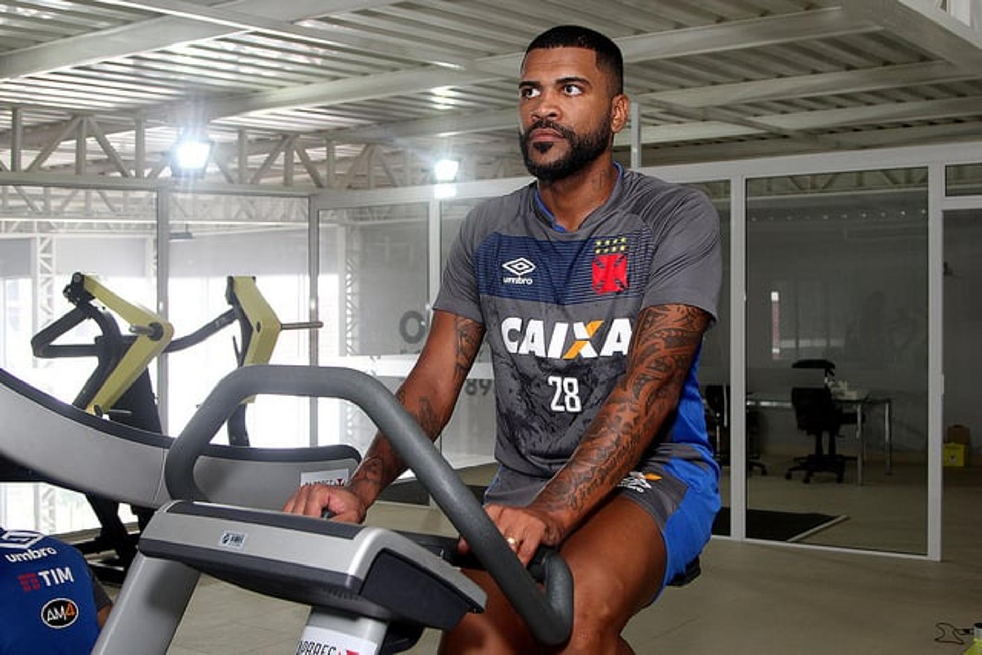 Breno renovou contrato com o Vasco por três anos