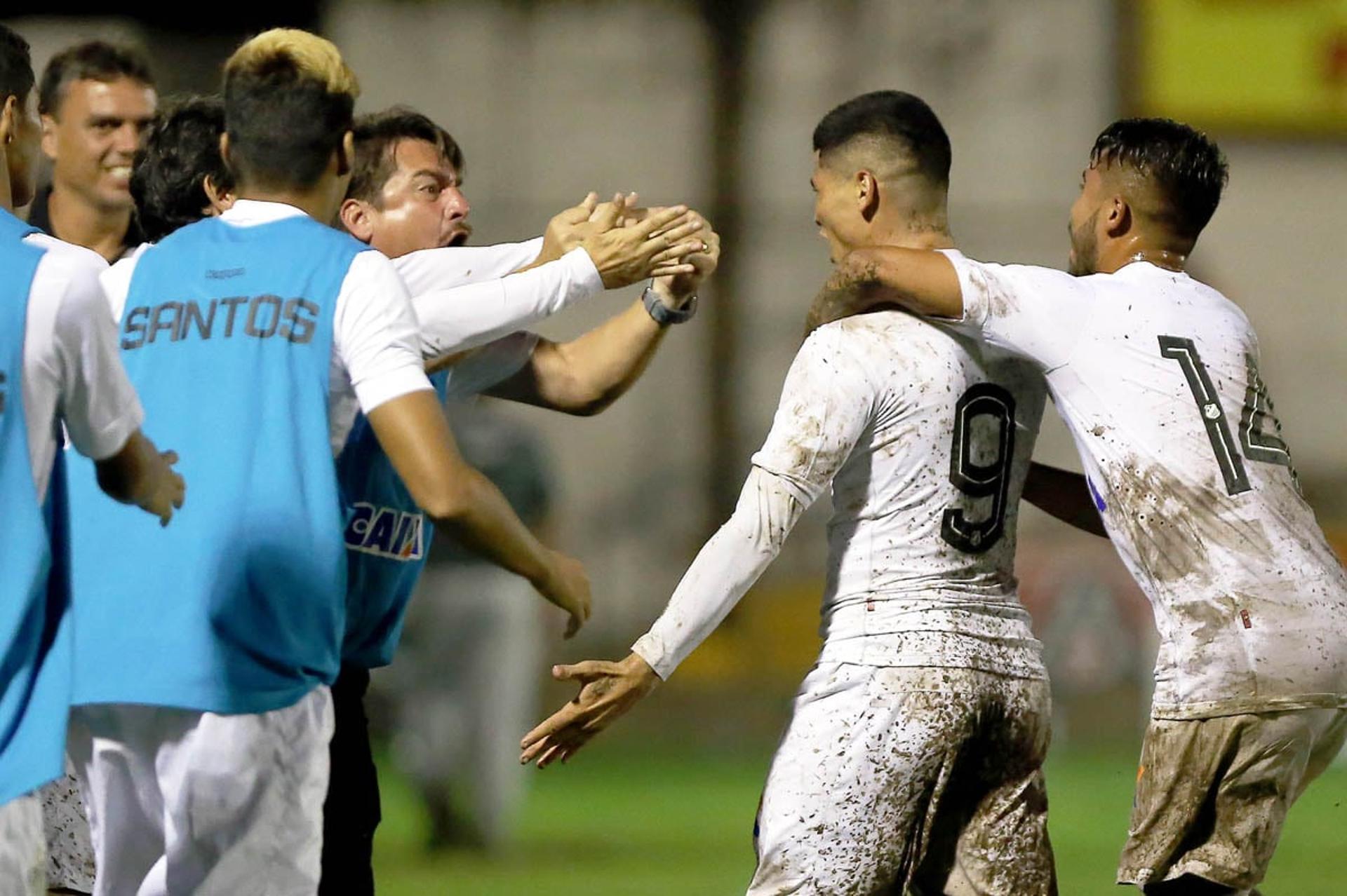 Peixe comemora classificação nos pênaltis