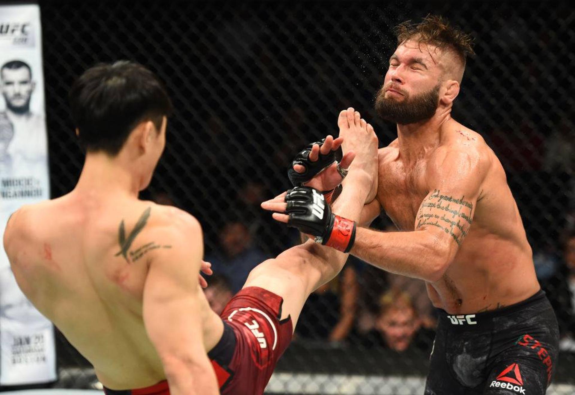 Jeremy Stephens nocauteou Doo Ho Choi no UFC St. Louis