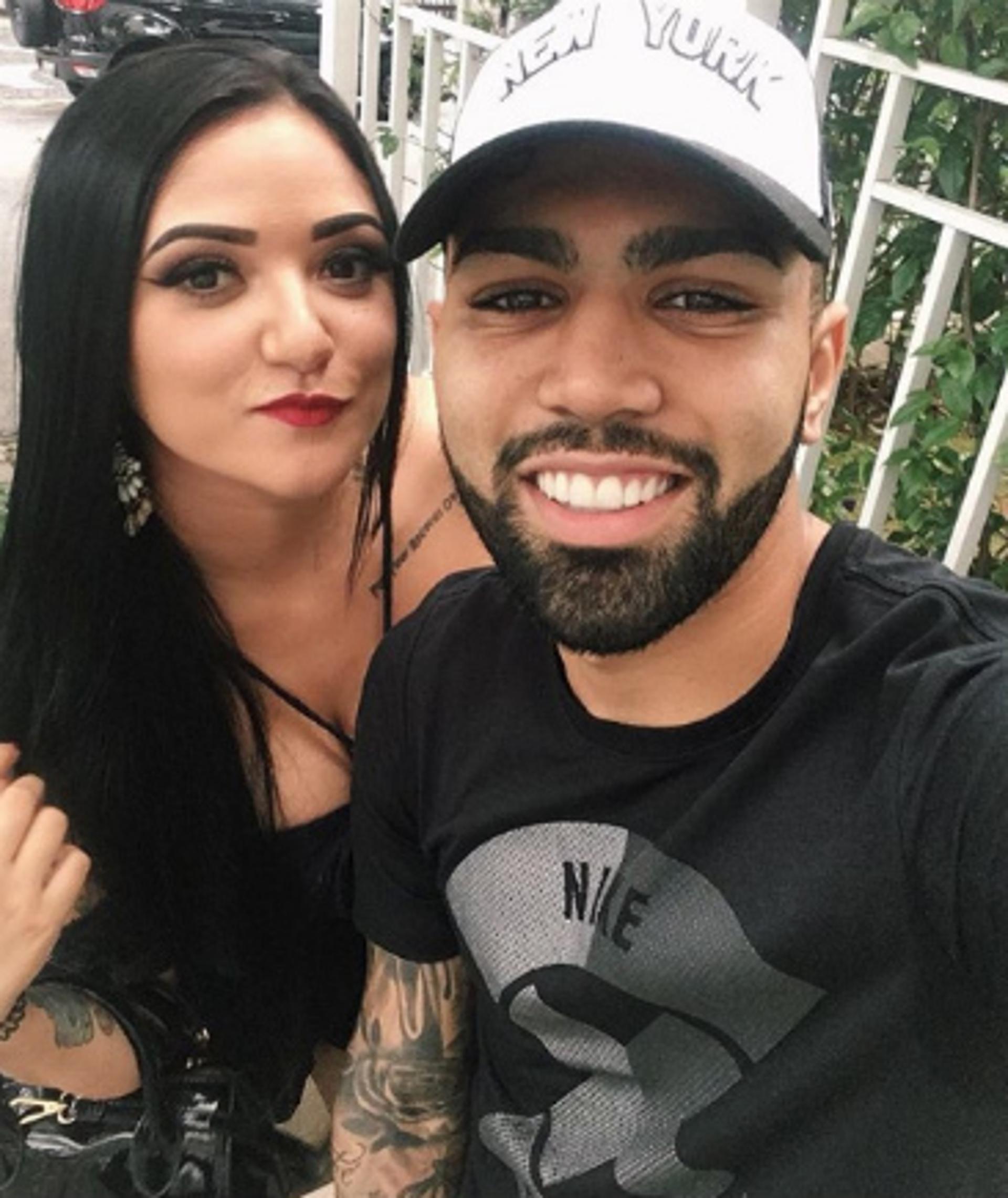 Gabigol tira selfie com fã que o confundiu