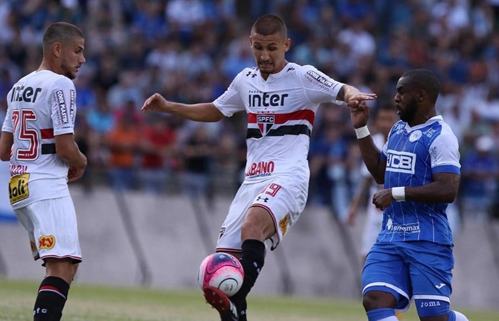 Paulo Henrique e Pedro Augusto se adaptaram ao jogo e melhoraram o time no segundo tempo