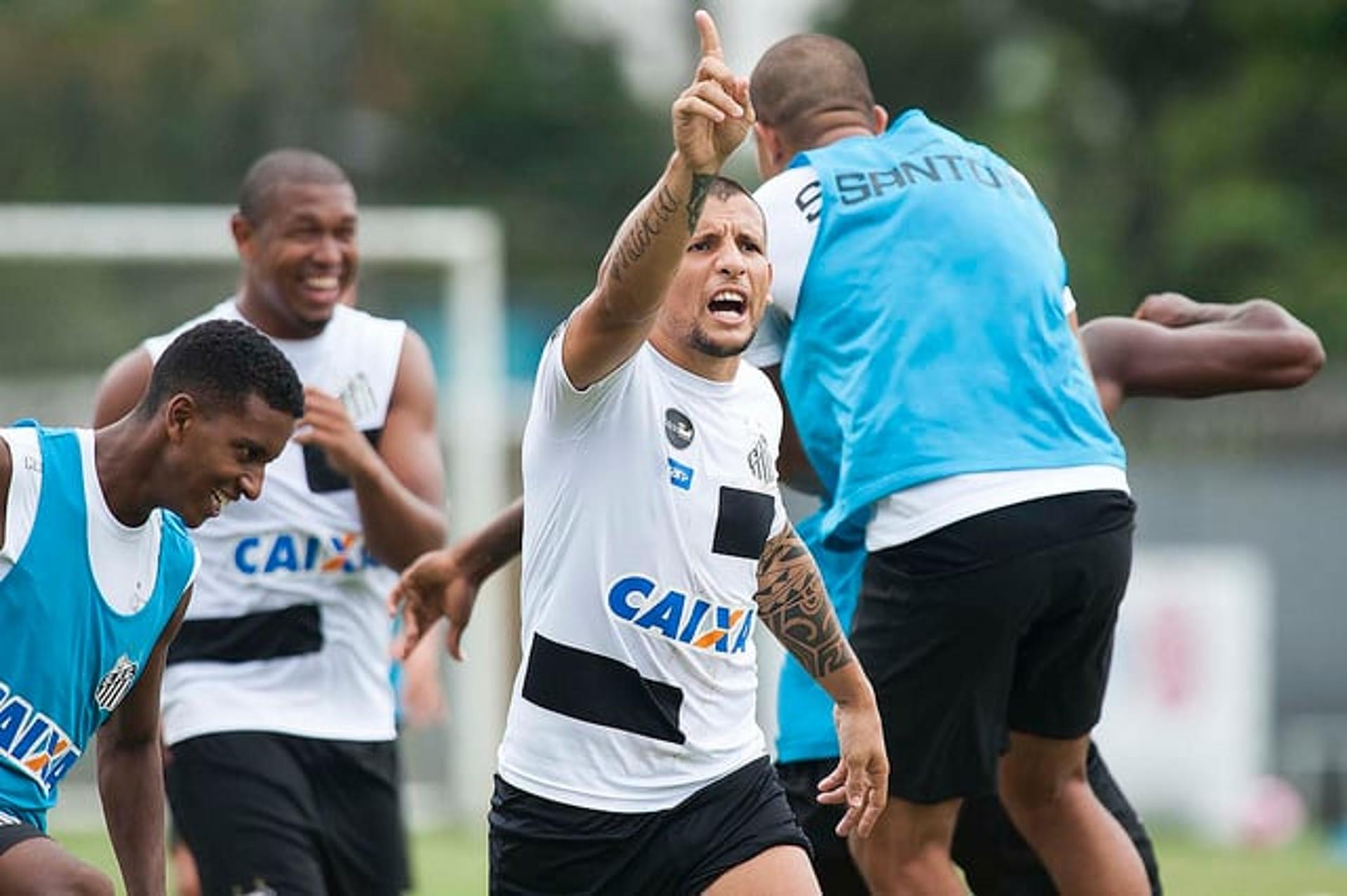 Vecchio e Rodrigão podem seguir entre os titulares no time de Jair Ventura