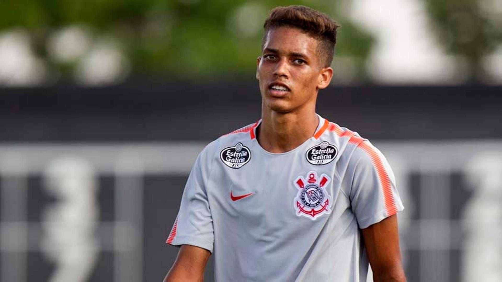 Pedrinho não tem ficado nem no time reserva nos treinos