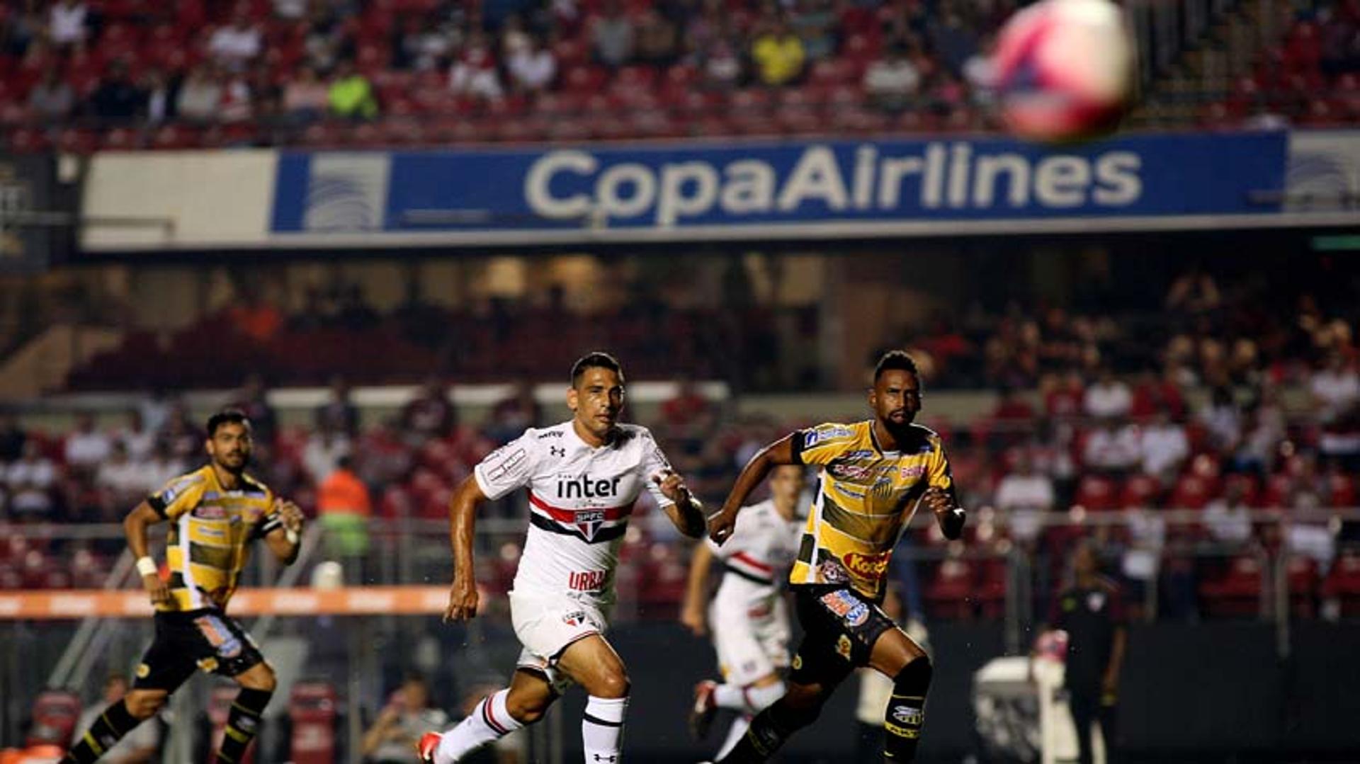 Diego Souza estreou com a camisa do São Paulo no segundo tempo do empate sem gols contra o Novorizontino e pouco conseguiu fazer para ajudar o Tricolor em noite ruim no Morumbi. A equipe teve bons momentos do primeiro tempo, sofreu no segundo e conquistou apenas um ponto em casa. Confira as notas do LANCE! (por Alexandre Guariglia)