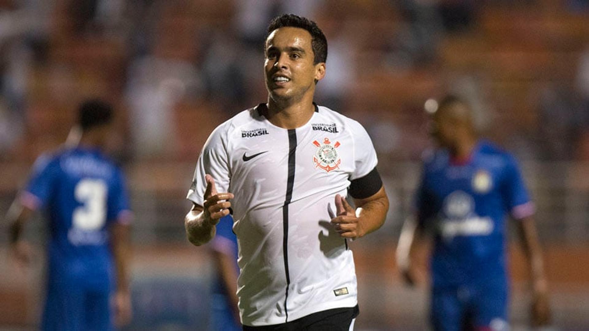 Jadson não havia começado bem a semana, Perdeu o pênalti que dava ao Corinthians a chance de beliscar pelo menos um empate contra a Ponte Preta, mas se redimiu neste domingo, ao fazer dois dos quatro gols do Corinthians na vitória por 4 a 0 sobre o São Caetano, no Pacaembu. Veja as notas do LANCE! (por Russel Dias)