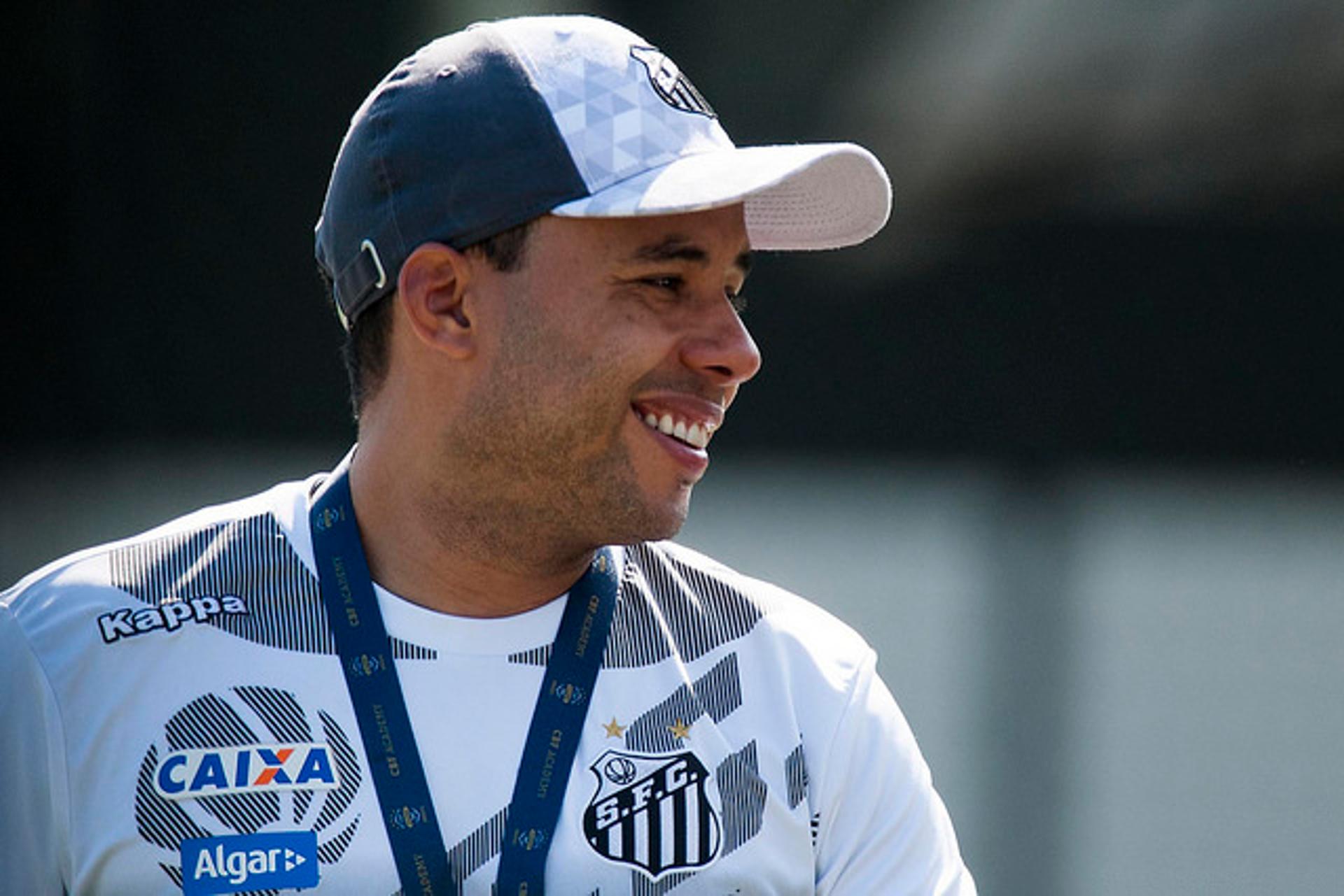 Jair Ventura foi anunciado pelo Santos em 3 de janeiro e tem 18 jogos pelo clube: 7 vitórias, 5 empates e 6 derrotas