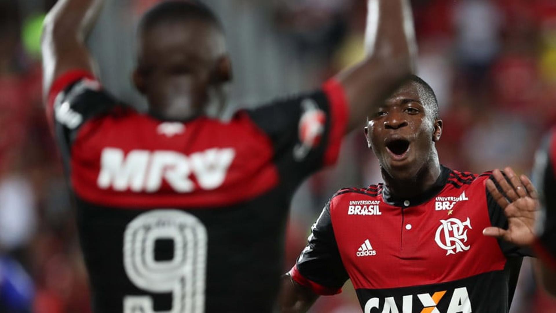 A torcida do Flamengo tem tido bons motivos para acompanhar os jogos neste início de Carioca. Com a base sendo bem explorada, o Rubro-Negro venceu o Bangu nesta quarta-feira, na Ilha da Urubu, e segue com 100% de aproveitamento: 1 a 0. Vinicius Jr. e Lincoln foram bem em campo. Além deles, o volante Romulo também recebeu uma boa avaliação. Veja as notas do L! (por João Pedro Granette).<br>