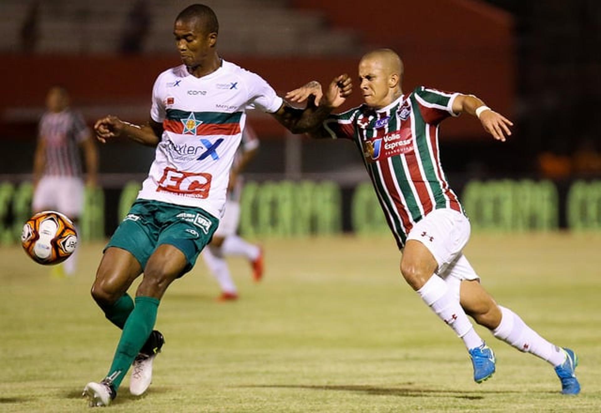 O atacante Marcos Júnior foi um dos poucos que se salvou em novo tropeço do Fluminense no Campeonato Carioca. O esforço do jogador foi recompensado e ele saiu aplaudido pela torcida mesmo com o resultado ruim.