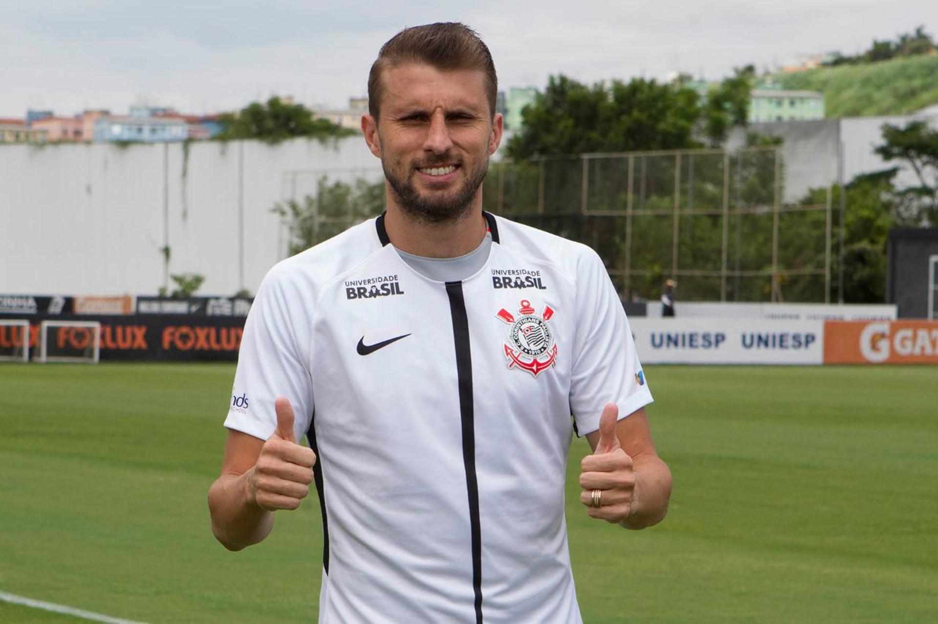 Henrique foi apresentado nesta segunda