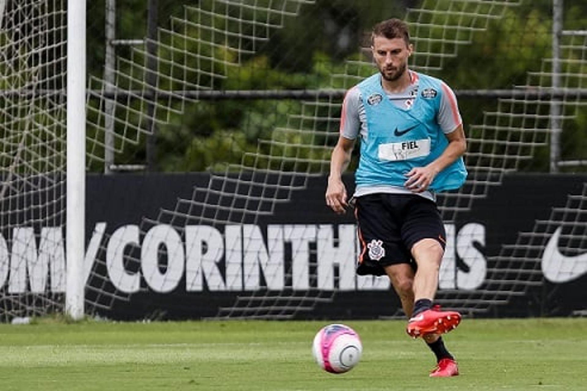 Henrique em treino do Corinthians