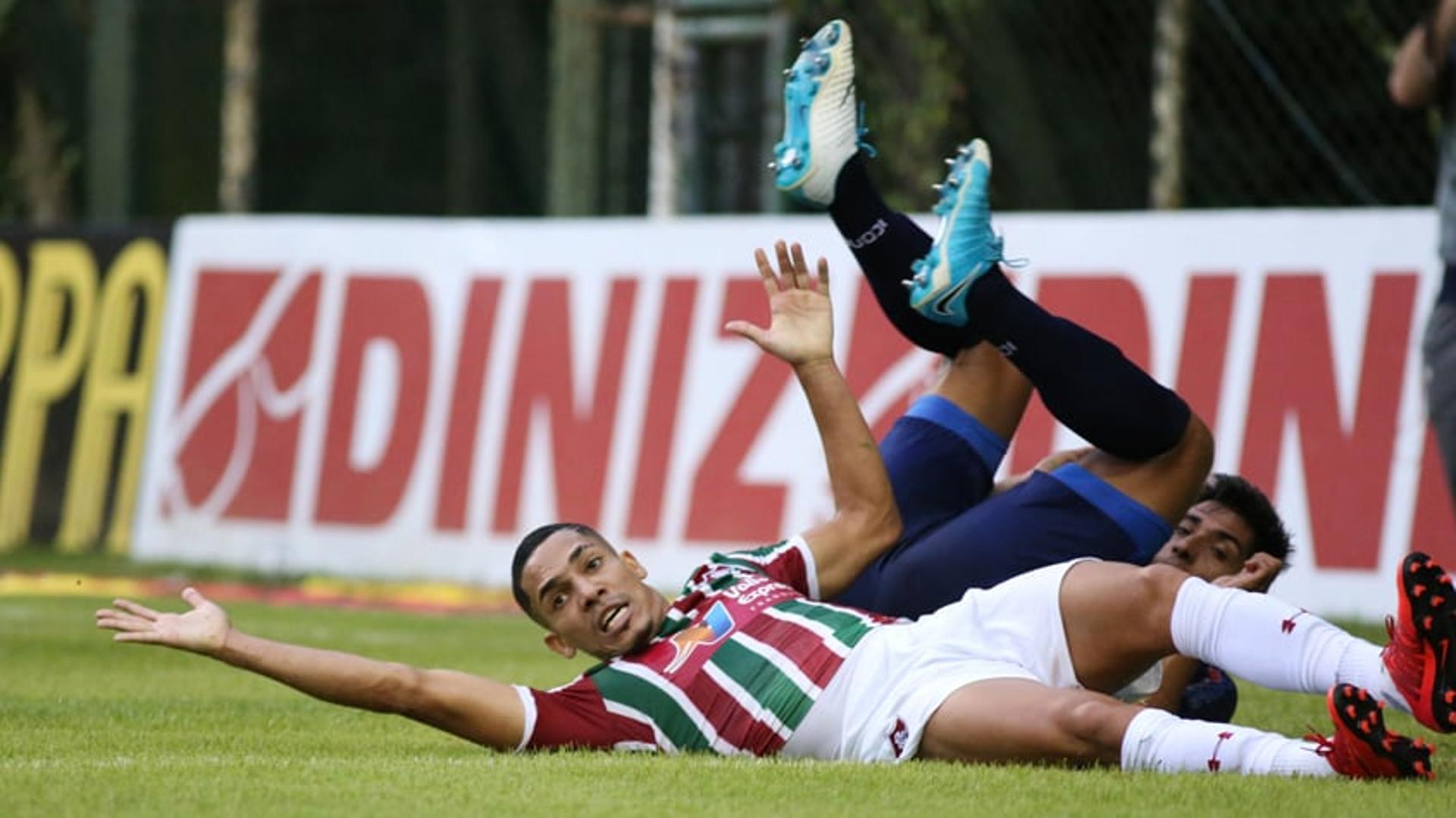 O Fluminense se despediu de forma melancólica da Taça Guanabara. Mesmo com a vitória por 1 a 0 sobre o Macaé neste sábado, o Tricolor não vai disputar a semifinal da competição. Boavista e Botafogo avançaram no Grupo C. Em campo, o destaque foi o volante Richard, que fez bons desarmes. Além dele, Dudu e Renato Chaves tiveram boas avaliações. Veja, abaixo, as notas do LANCE! (Notas por João Pedro Granette).