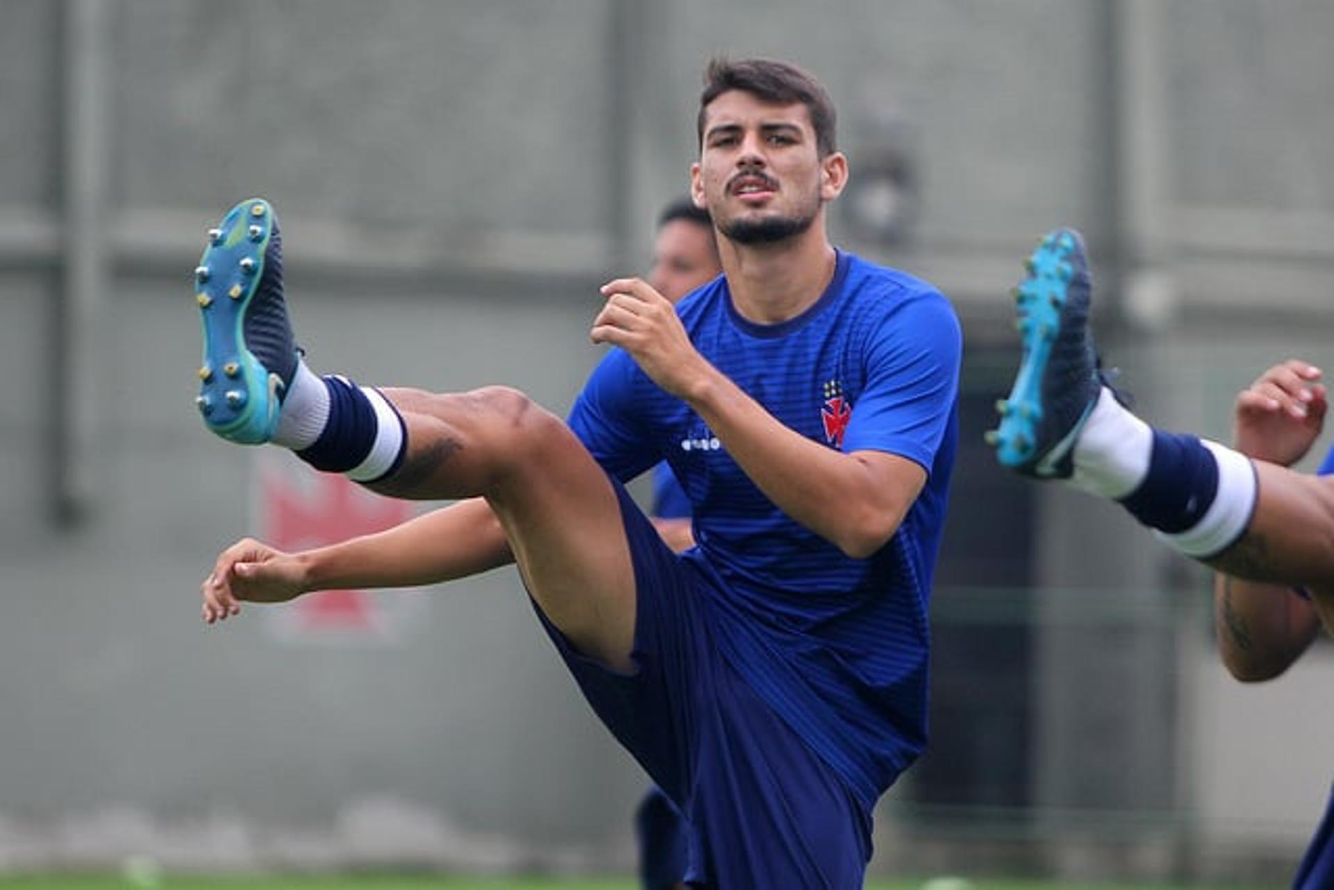 Confira a seguir a galeria especial do LANCE! com imagens de Ricardo Graça com a camisa do Vasco