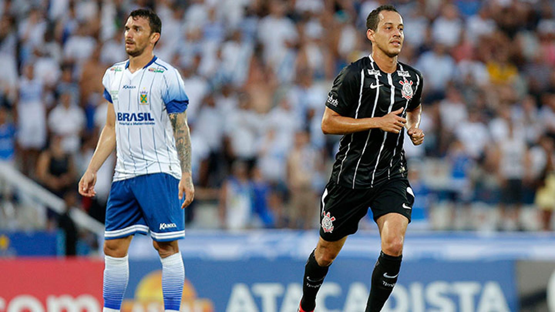 Após quatro vitórias seguidas, o Corinthians perdeu por 2 a 1 para o Santo André. Rodriguinho abriu o placar, mas o Timão jogou mal levou a virada no segundo tempo. Veja as notas do LANCE! (por Guilherme Amaro)