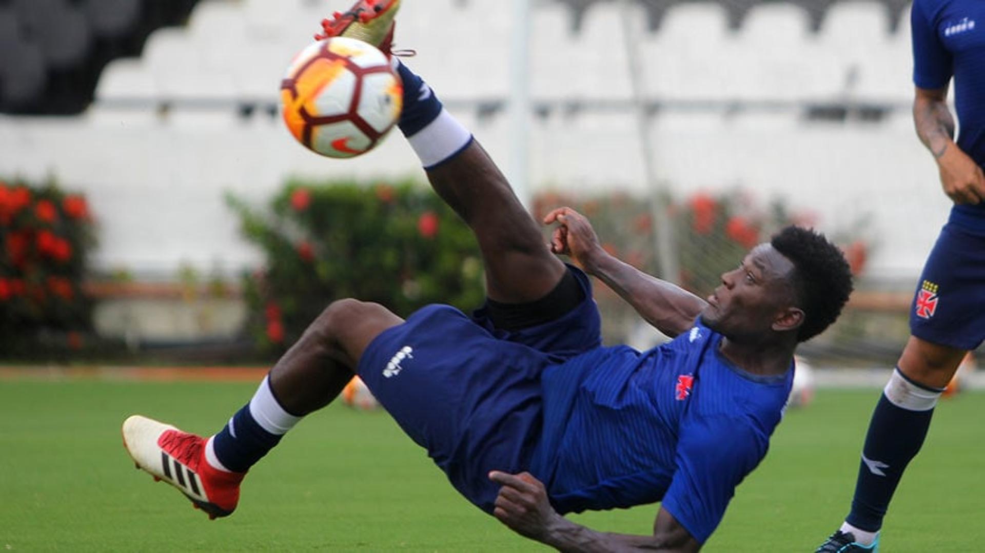 Confira a seguir a galeria especial do LANCE! com imagens do treino do Vasco nesta terça-feira em São Januário