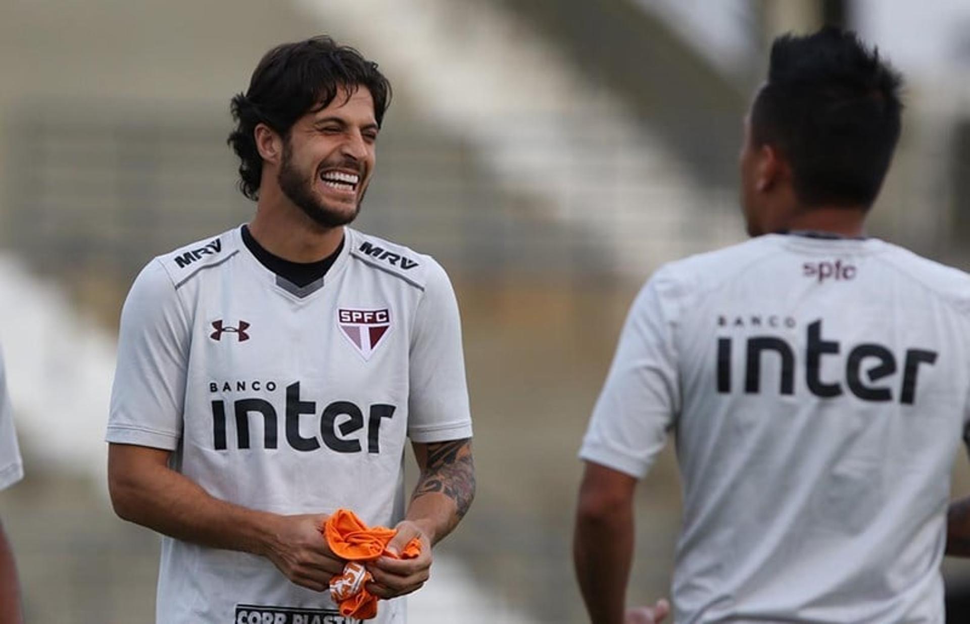 São Paulo treinou no estádio Rei Pelé