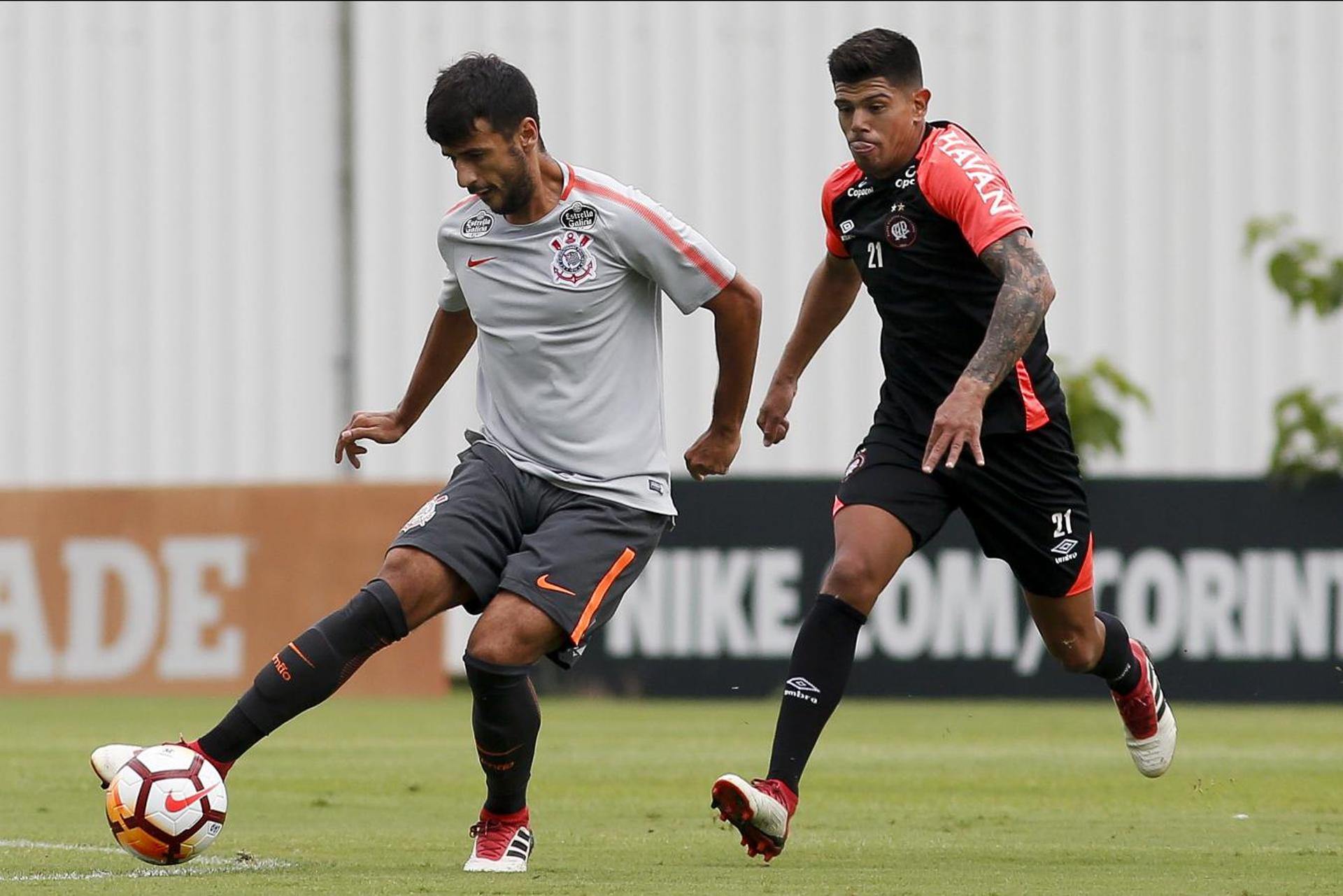 Corinthians x Atlético-PR - Camacho e Pavez