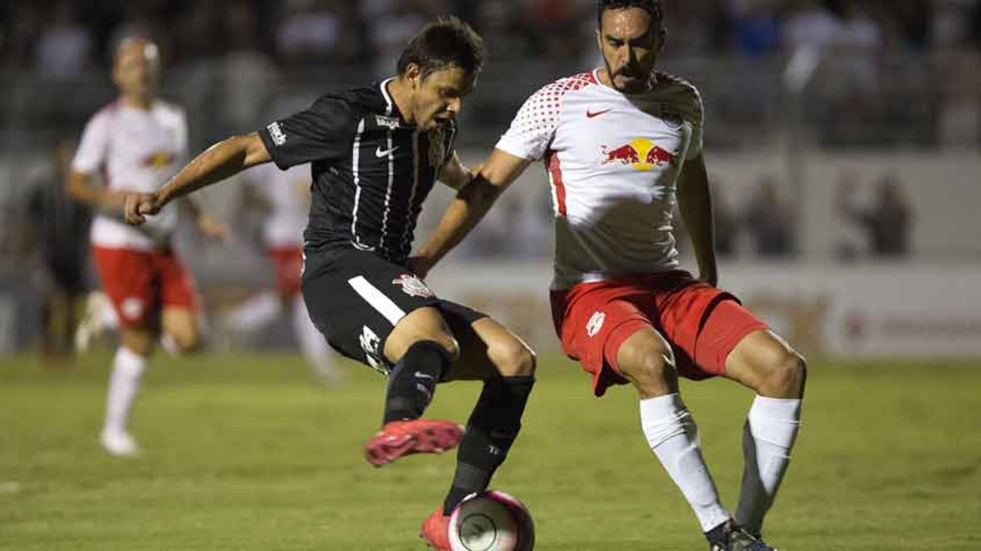 O Corinthians saiu na frente do Red Bull Brasil, mas levou o empate em lance bizarro: Juninho Capixaba se antecipou a Cássio e marcou contra. Veja as notas do LANCE! (por Guilherme Amaro).