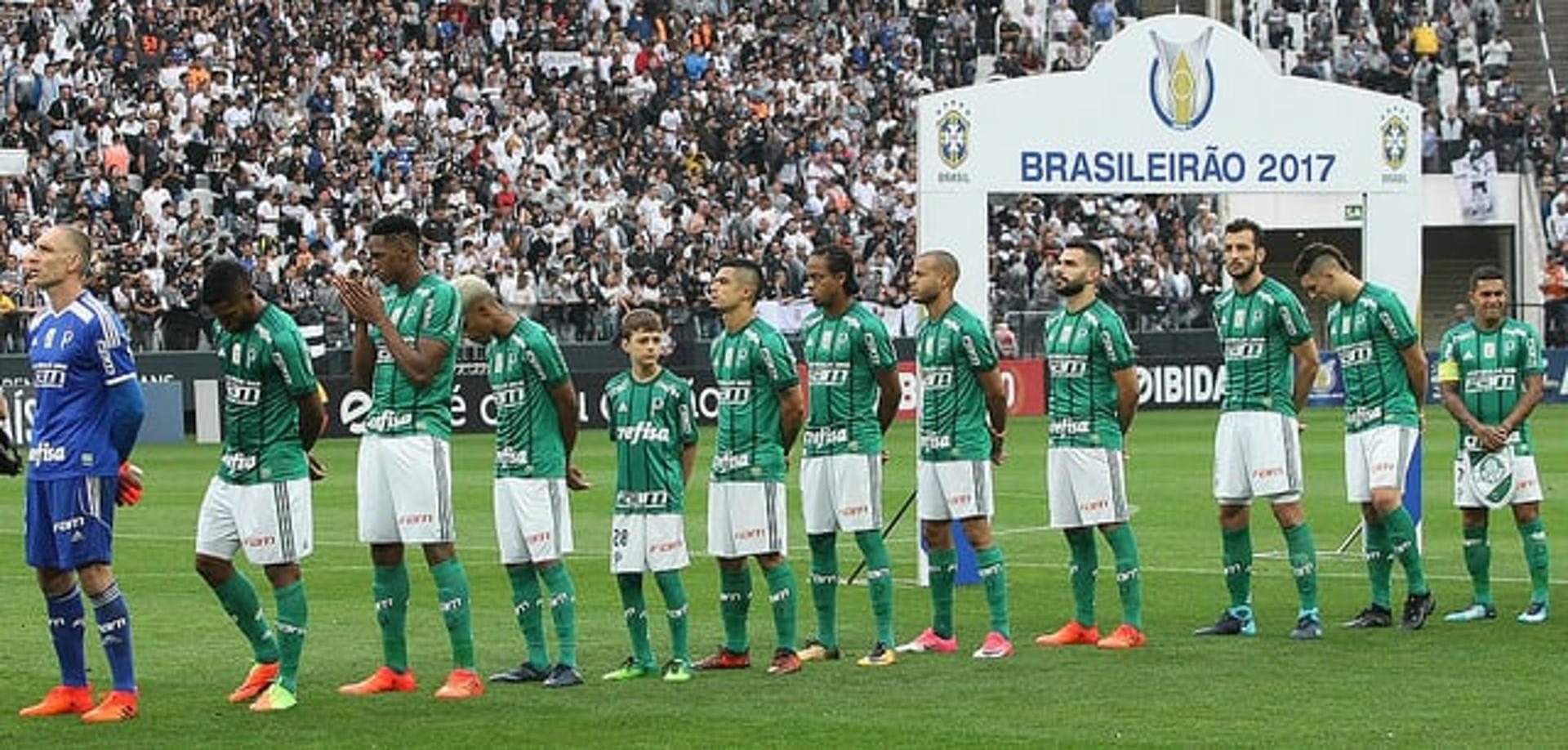 O Palmeiras contratou menos do que em anos anteriores (seis jogadores) e considera ter feito alterações pontuais em seu elenco para esta temporada, mas o time que enfrentará o Corinthians às 17h de sábado, em Itaquera, será bem diferente daquele que perdeu por 3 a 2 para o rival, no mesmo local, em 5 de novembro do ano passado. Foi o jogo que acabou com as esperanças de título brasileiro para o Verdão, à época comandado por Alberto Valentim. Apenas três titulares daquele dia devem começar jogando. Veja abaixo.