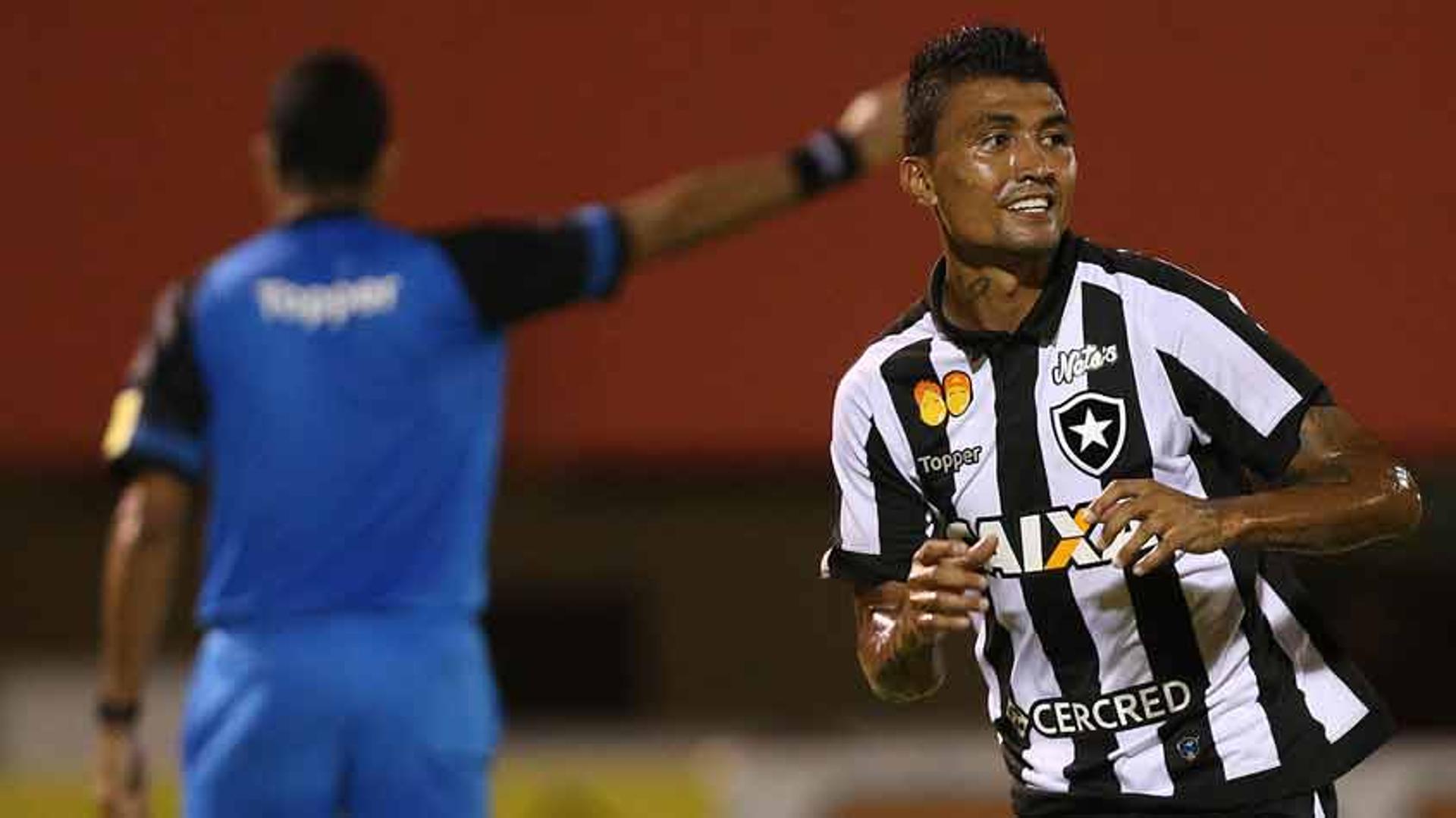 O Botafogo começou bem a Taça Rio ao vencer o Nova Iguaçu por 2 a 1, nesta quinta-feira, no Giulite Coutinho. A partida marcou a estreia do técnico Alberto Valentim e do lateral-esquerdo Moisés. O atacante Kieza e o meio-campista João Paulo receberam as melhores notas. Marcinho e Valencia também foram bem avaliados. Confira as notas do LANCE! (por Lazlo Dalfovo)