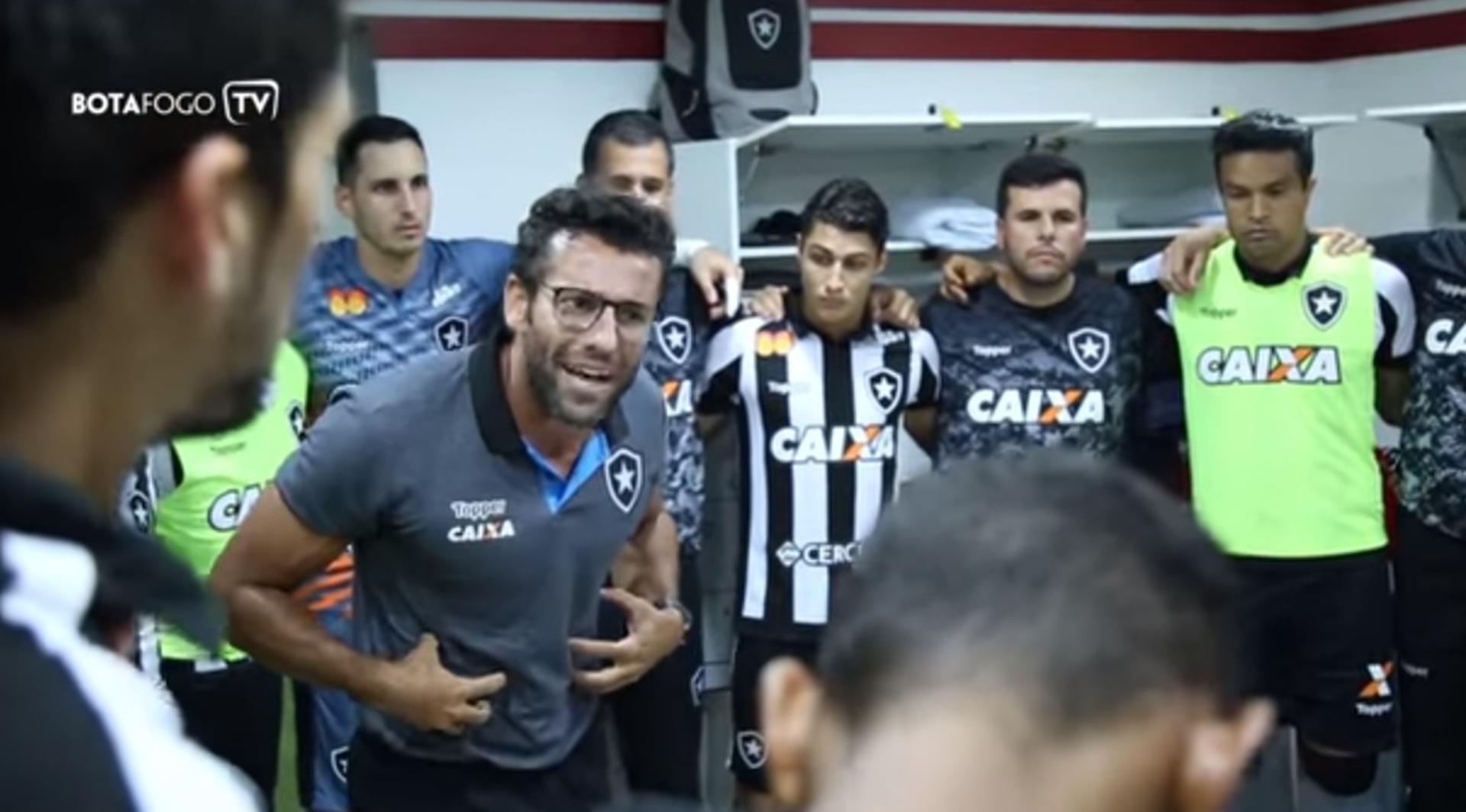 Alberto Valentim, em preleção antes de Nova Iguaçu x Botafogo