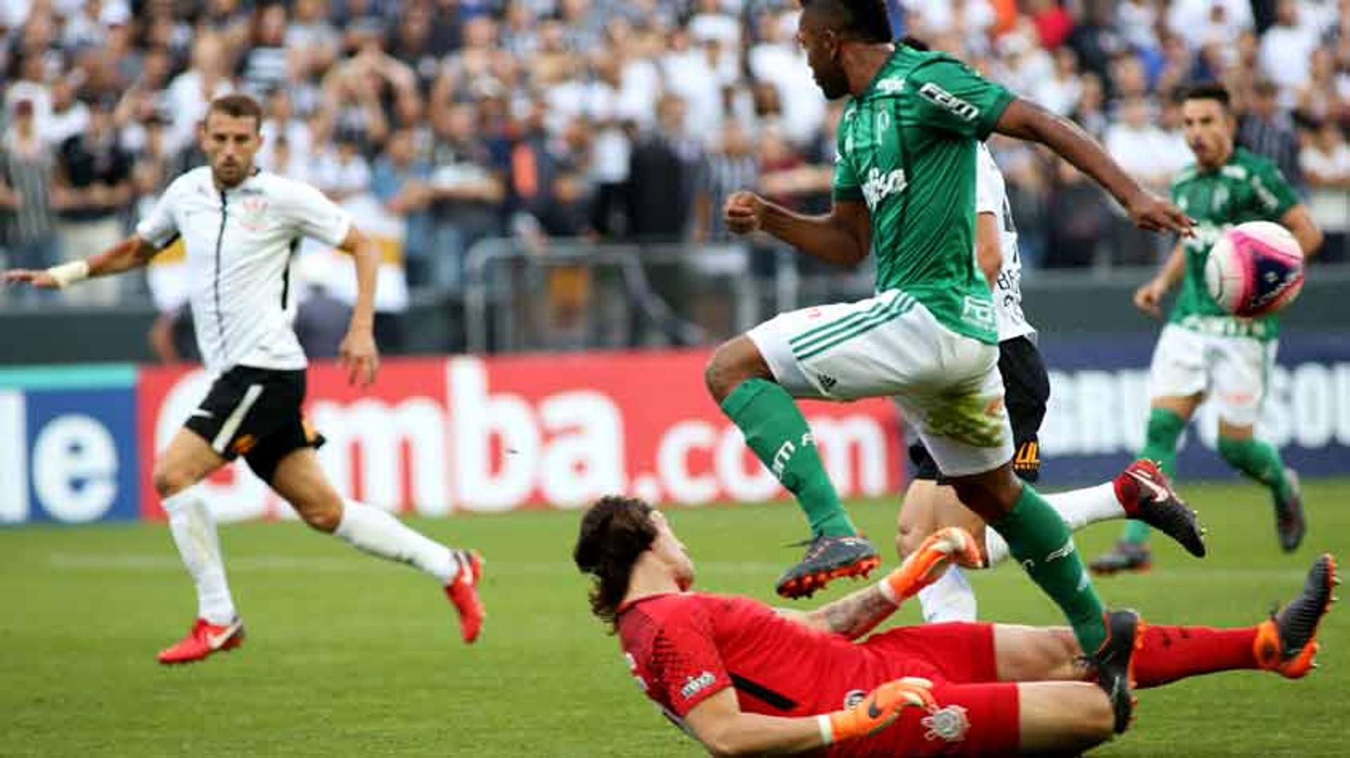 Com atuações abaixo da média, o Palmeiras foi derrotado para o Corinthians por 2 a 0, em Itaquera, neste sábado. Thiago Martins, Michel Bastos, Dudu e Borja foram os piores nas avaliações do LANCE!. Confira as notas do Verdão no Dérbi (por Thiago Ferri)