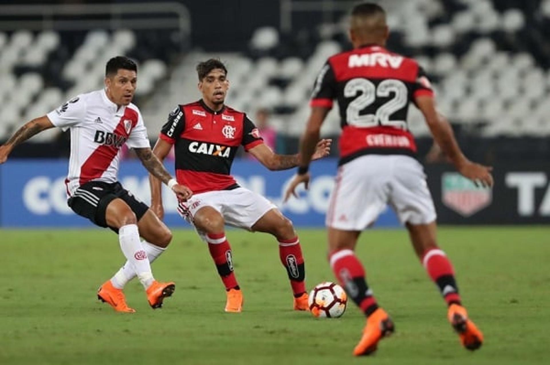 Flamengo só empatou com o&nbsp;<span style="font-family: opensans_bold; font-size: 16px; font-style: normal; font-variant-ligatures: normal; font-variant-caps: normal; font-weight: 400;">River Plate e iniciou a Libertadores com empate em casa. Veja uma galeria de imagens</span>&nbsp;