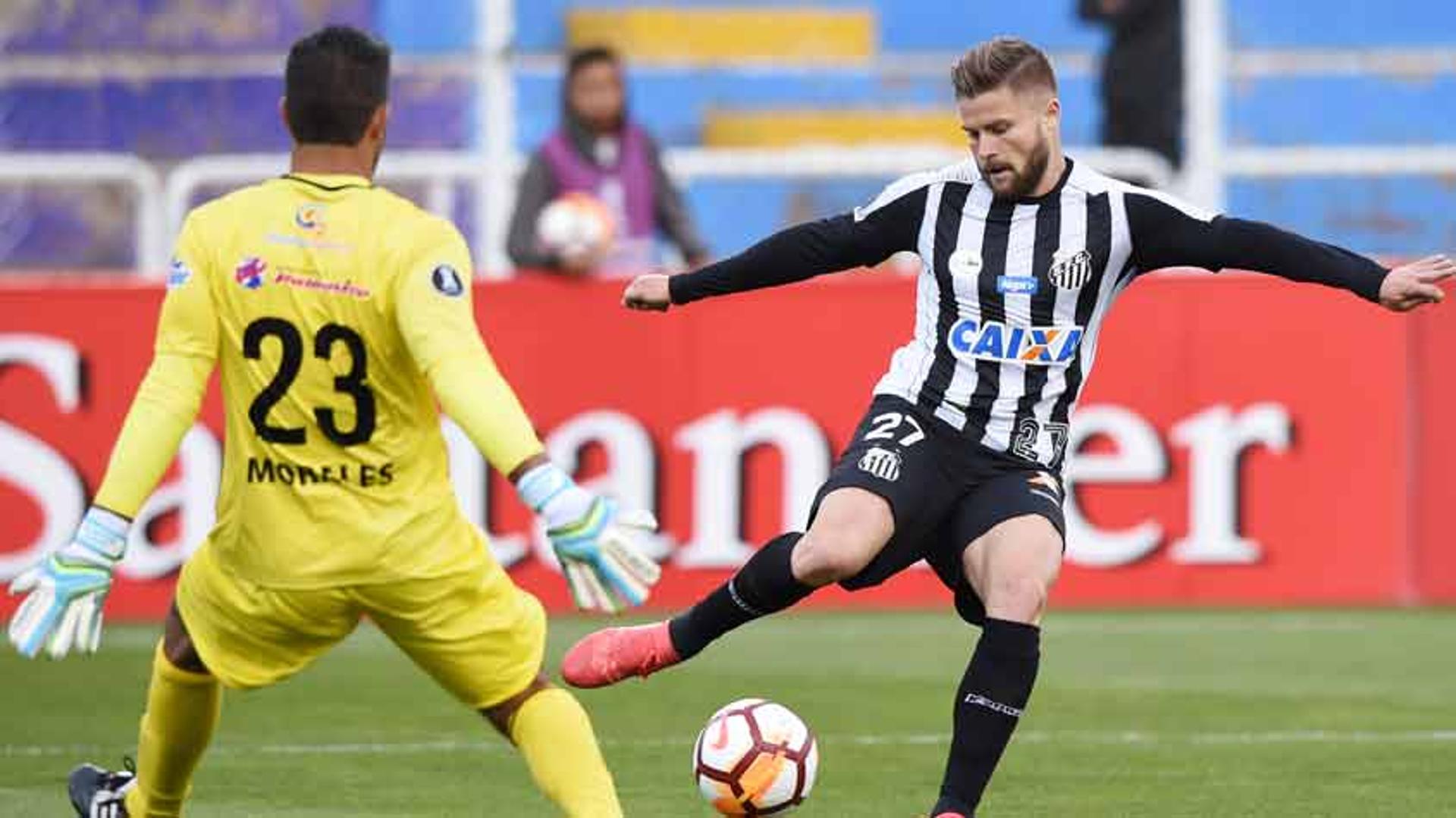 O Santos não teve uma boa atuação em sua estreia na Libertadores-2018 e acabou derrotado pelo Real Garcilaso (PER), em Cusco, por 2 a 0. Vanderlei evitou o pior, mas jogadores como Jean Mota, Renato e Copete deixaram a desejar. Veja as notas do LANCE!. (Por Thiago Ferri e Alexandre Guariglia)