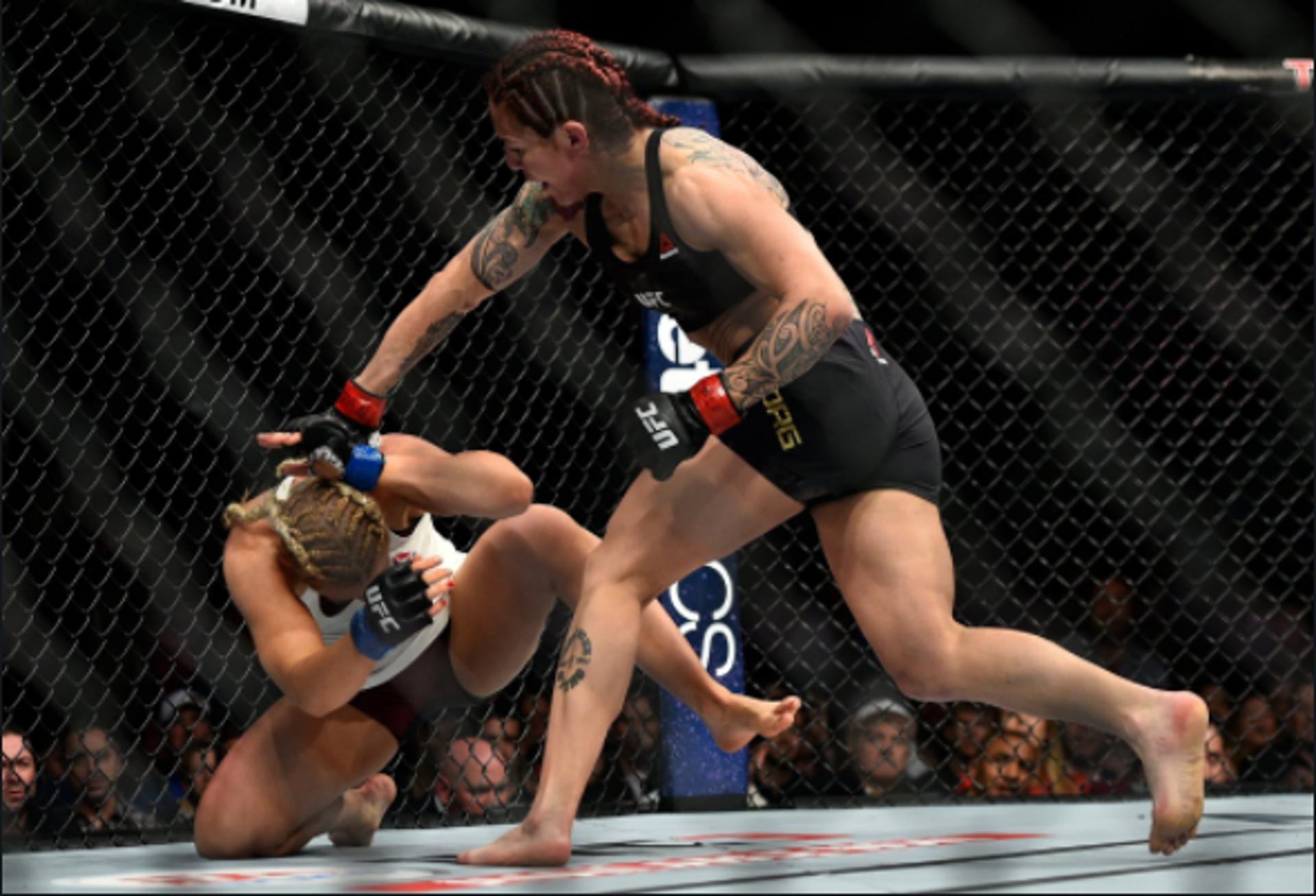 Cris Cyborg nocauteou Yana Kunitskaya no primeiro round