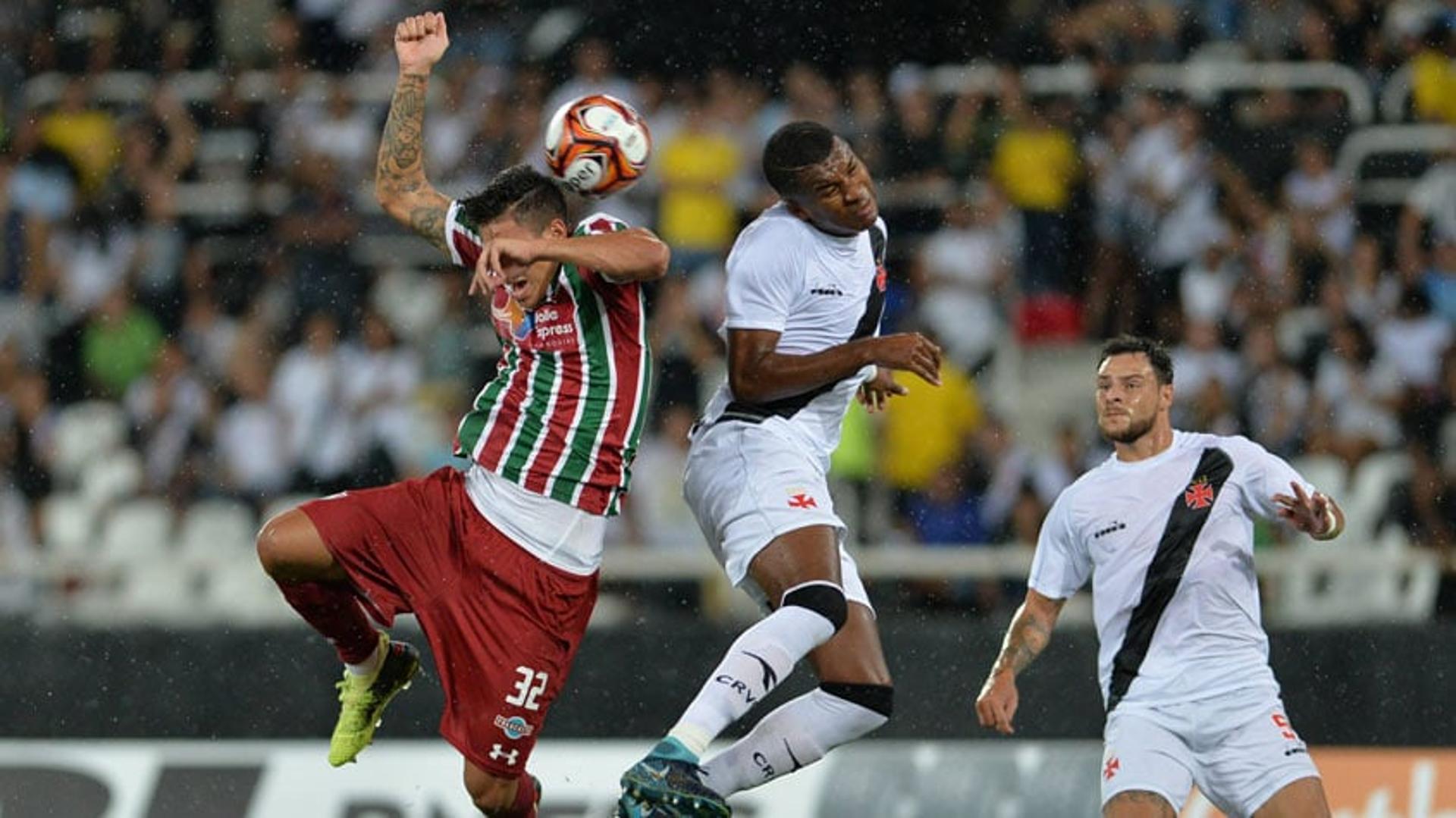 O Fluminense bem que tentou, mas ficou no empate com o Vasco nesta quarta-feira, no Nilton Santos, em duelo válido pela quarta rodada da Taça Rio. A partida, mesmo sem gols, contou com nomes positivos pelo lado tricolor, exemplo de Sornoza - com boas ações no meio de campo. Julio César e Gilberto também foram destaques (Notas por Luiza Sá - luizasa@lancenet.com.br)<br>