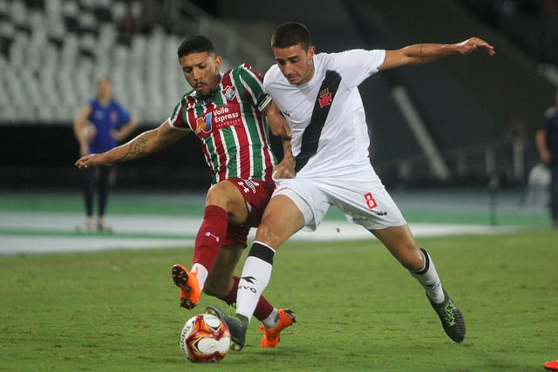 Thiago Galhardo entrou no fim do clássico