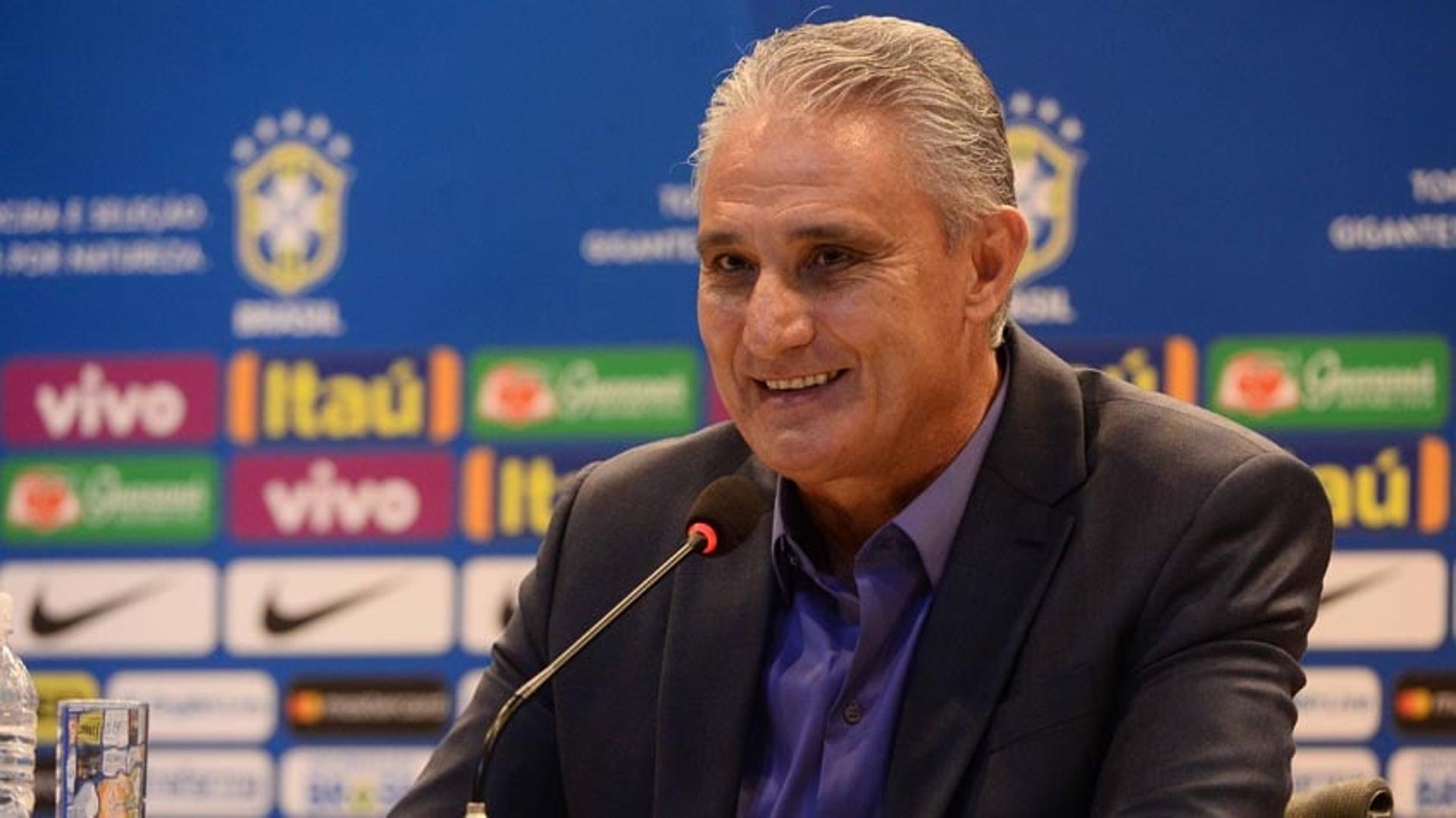 O técnico da Seleção Brasileira, Tite, convocou os 25 jogadores que irão disputar os amistosos contra a Rússia, no dia 23 de março, em Moscou e contra a Alemanha, no dia 27, em Berlim. Os jogos serão os últimos testes antes da convocação oficial para a Copa do Mundo.<br>