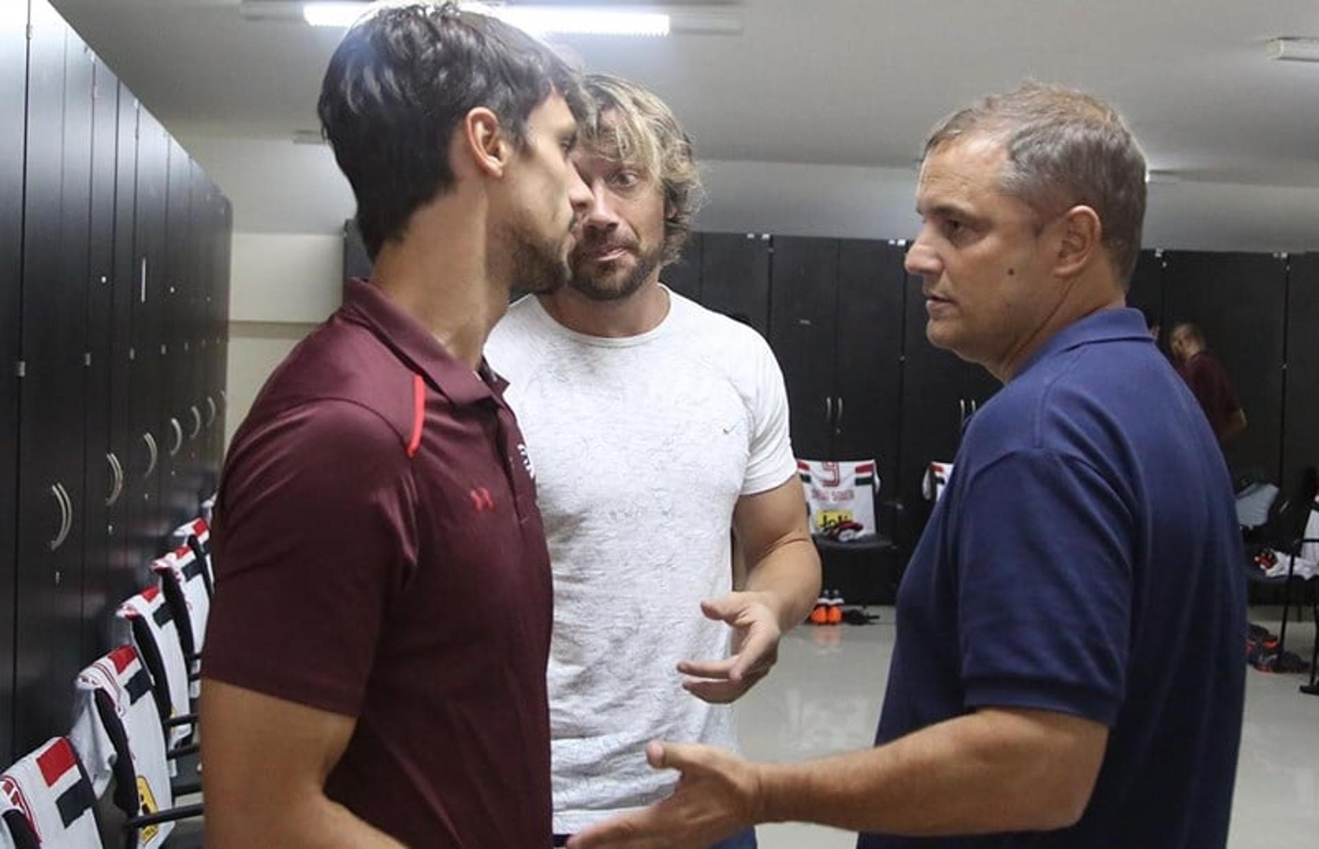 Rodrigo Caio já conversou com o novo técnico, que estreará no clube neste sábado