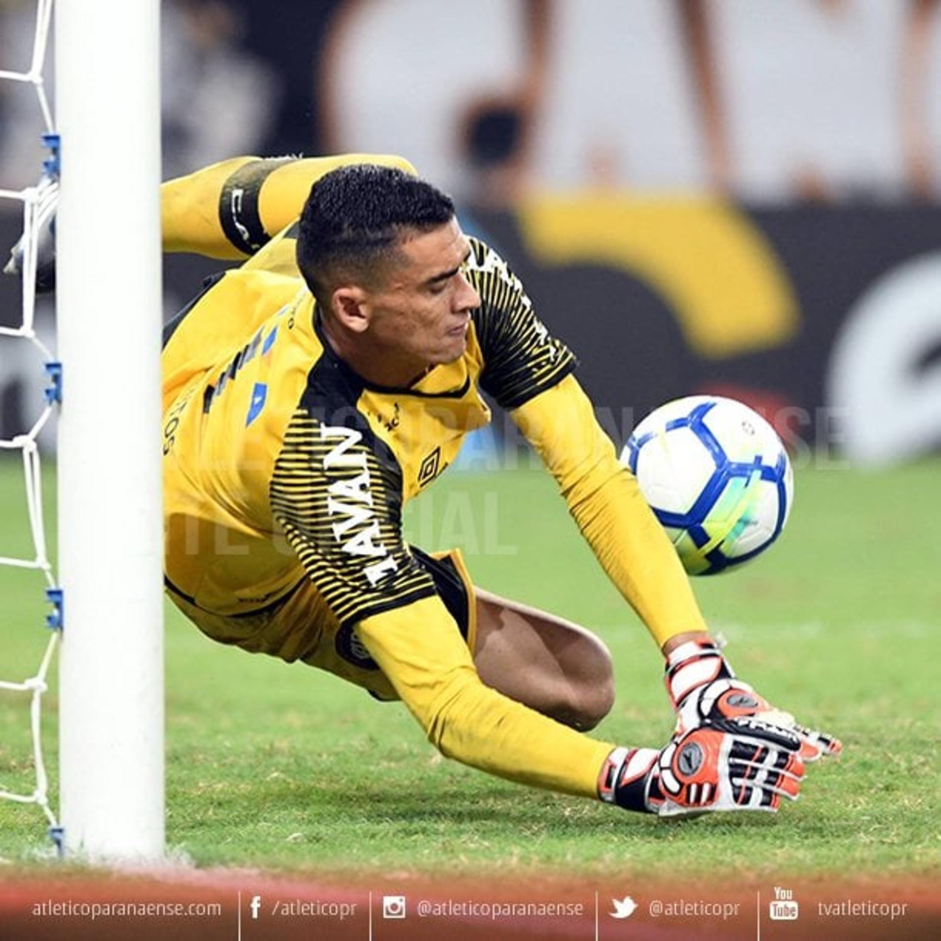 Goleiro Santos defendeu a cobrança do atacante Wescley, do Ceará