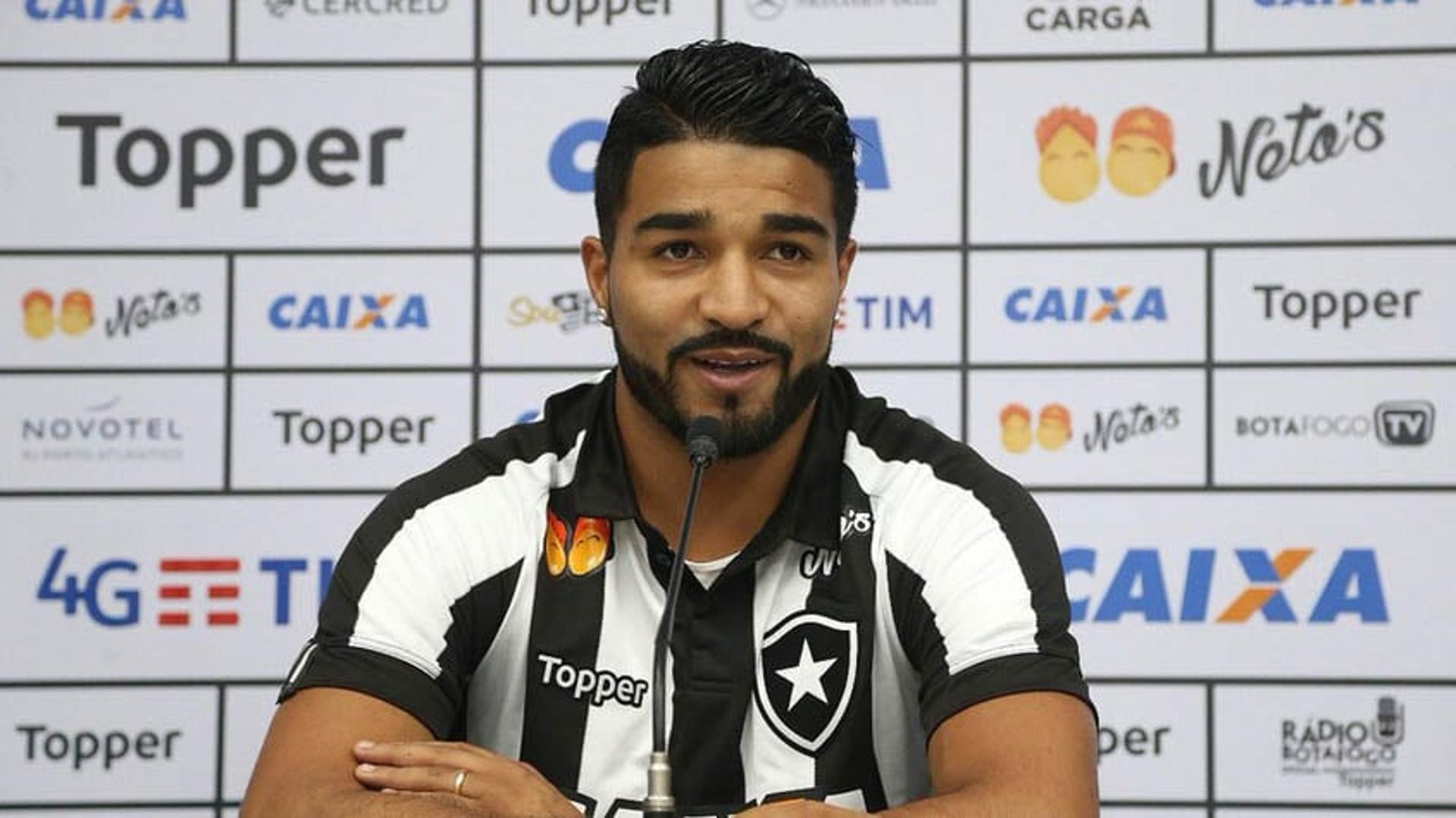 Apresentação do atacante Aguirre no Botafogo