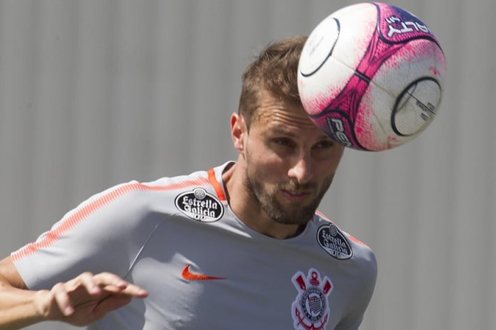 Henrique em treino do Corinthians