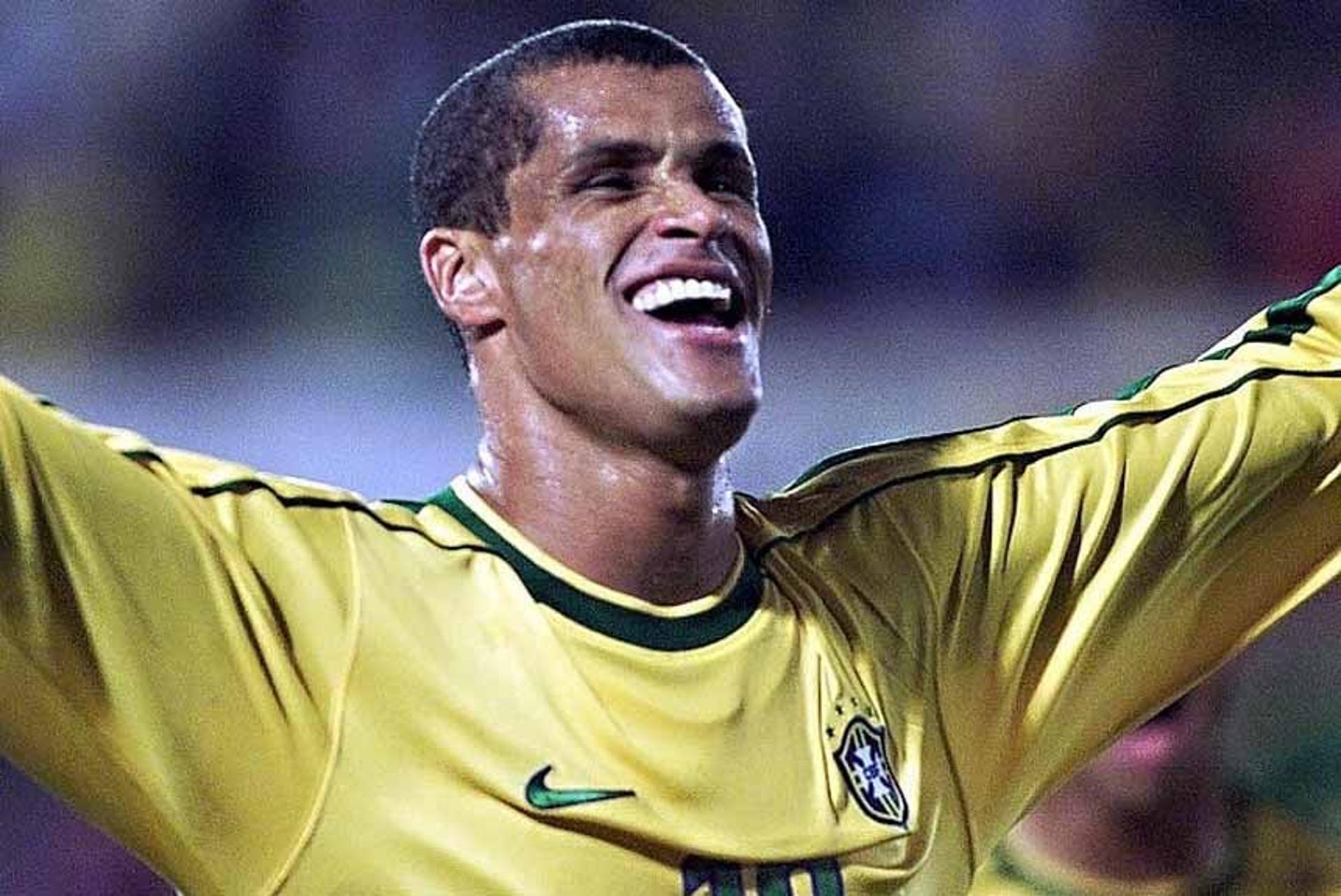 Em novembro de 1998, o Brasil ainda se recuperava da derrota de 3 a 0 para a França na final da Copa, e recebeu a Rússia para amistoso em Fortaleza. Goleou por 5 a 1, com gols de Elber, Amoroso (2), Rivaldo e Marcos Assumpção