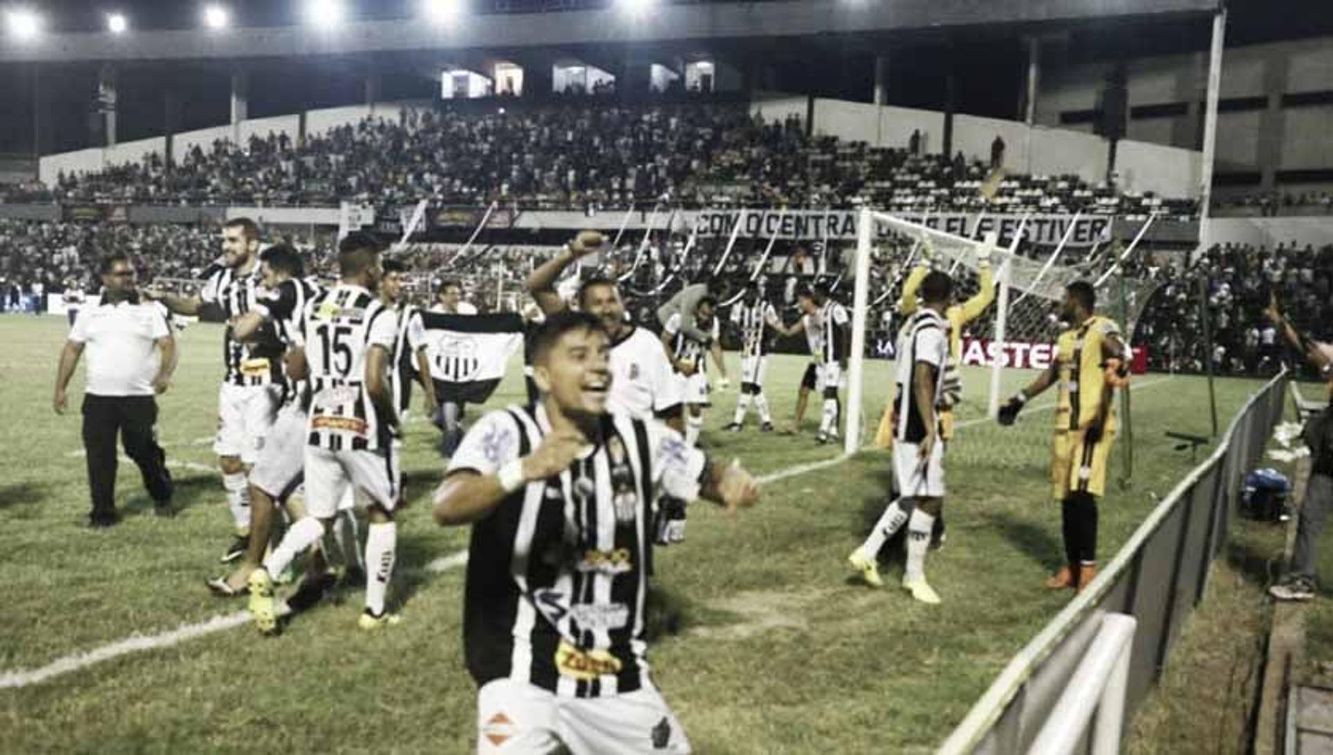 Central comemora a classificação para a final do Campeonato Pernambucano