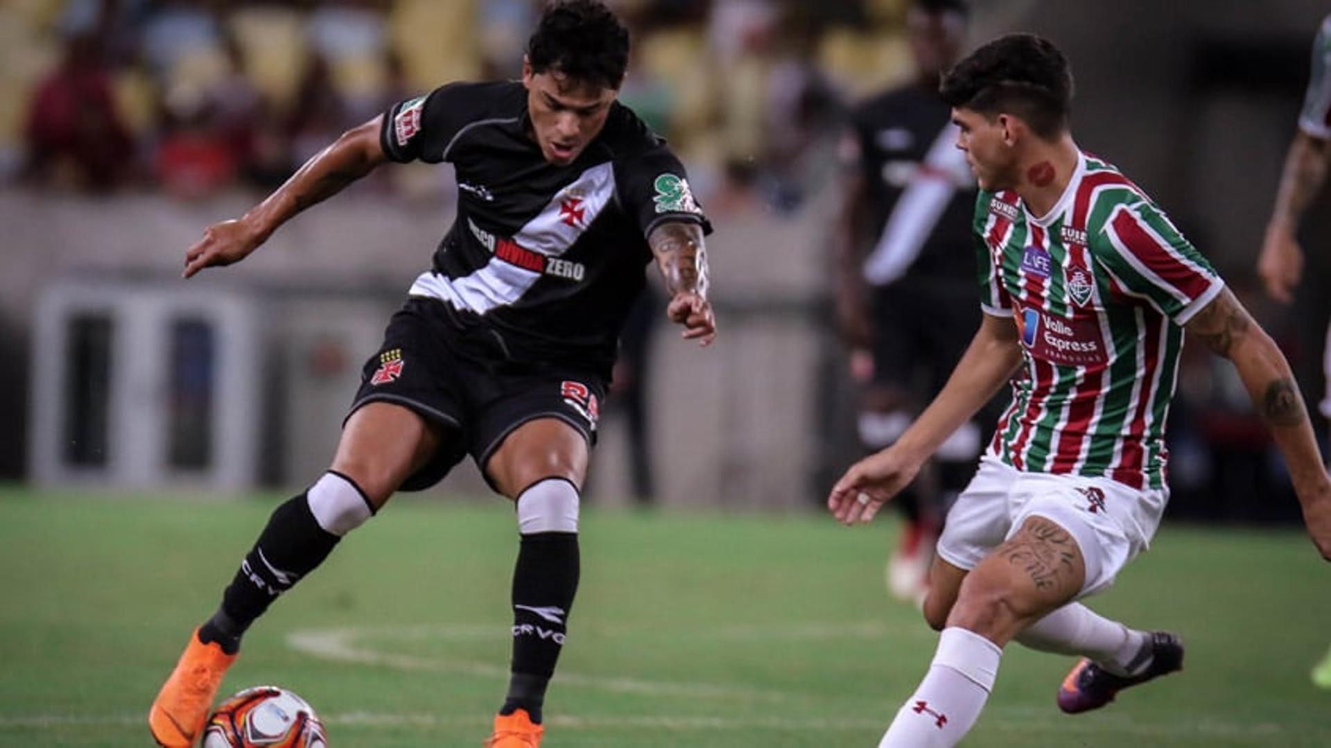 O Vasco conseguiu uma classificação heroica para a final do Carioca ao bater o Fluminense por 3 a 2, de virada, na noite desta quinta-feira, no Maracanã. O gol da vitória foi de Fabrício, aos 50 minutos do segundo tempo.&nbsp;Giovanni Augusto e Paulinho foram os grandes destaques do triunfo cruz-maltino. Confira todas as notas do LANCE! (por Bernardo Cruz)