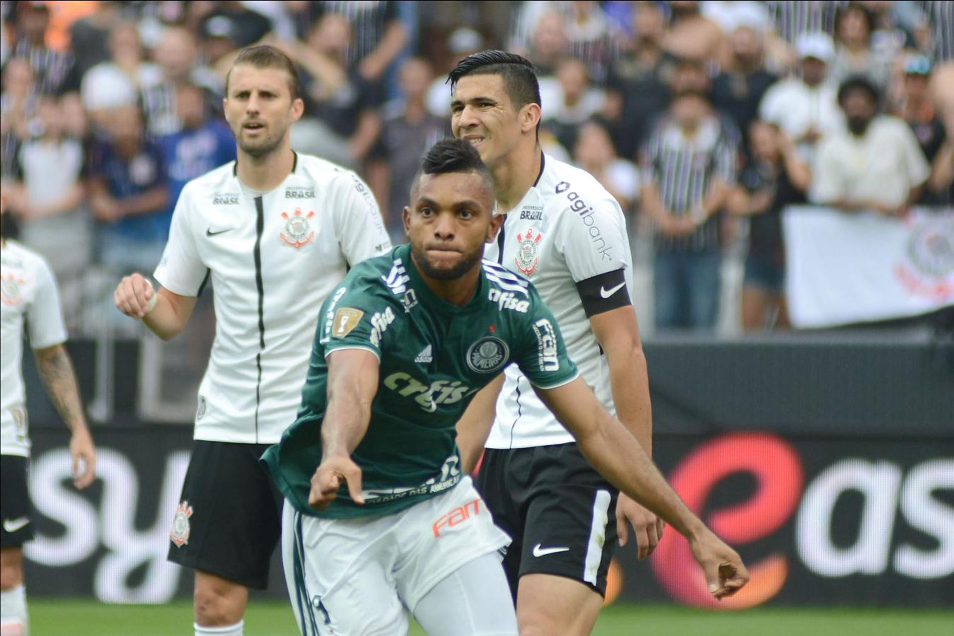 A estrela de Borja brilhou na vitória do Palmeiras por 1 a 0 sobre o Corinthians, no primeiro jogo da final do Paulistão. O atacante fez o gol único do duelo e ajudou bem na marcação. Veja as notas para os jogadores do Verdão e Roger (Por Fellipe Lucena - fellipelucena@lancenet.com.br)