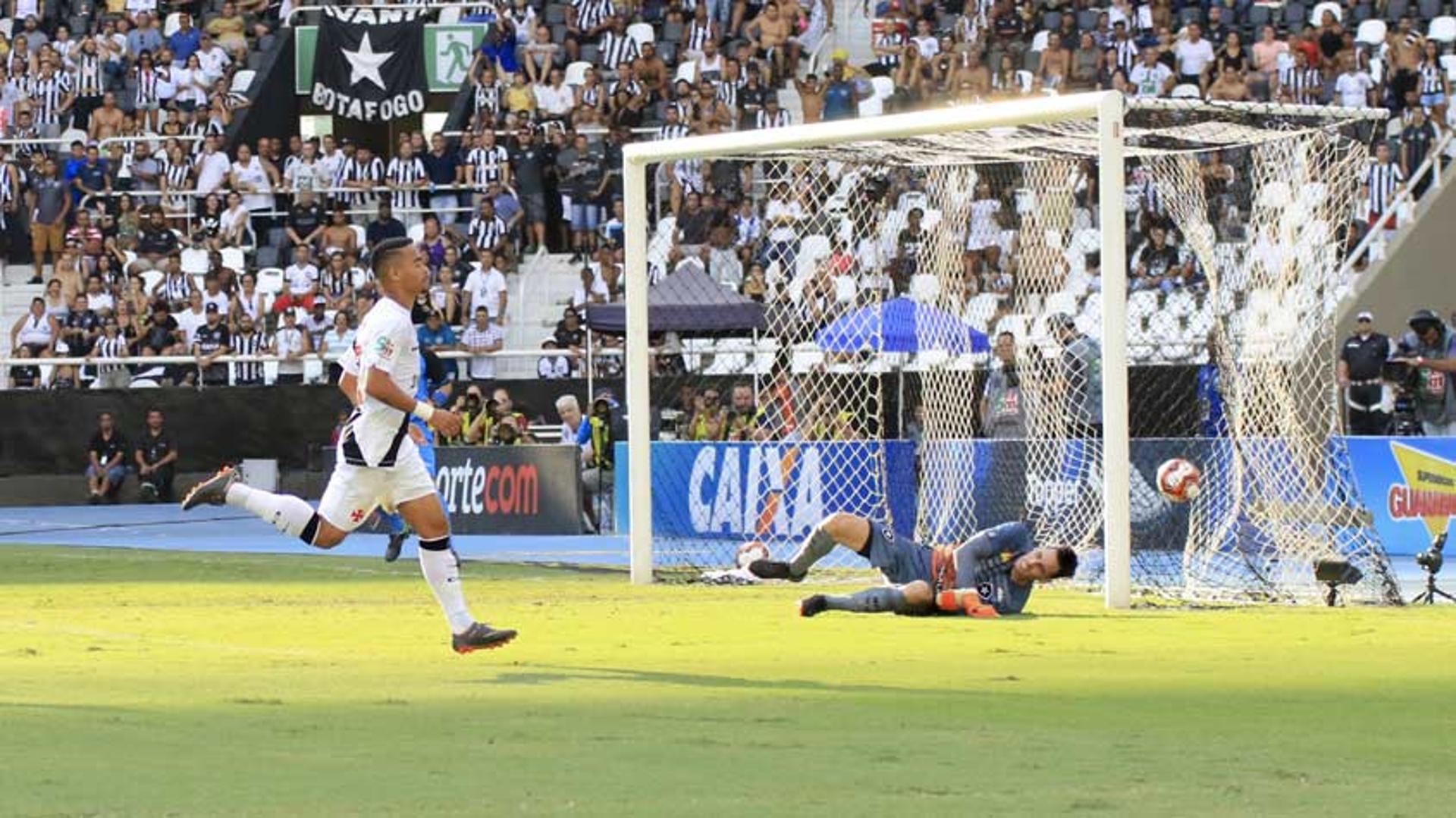 O Vasco venceu a partida de ida e pode até empatar que será campeão carioca. No entanto, o retrospecto recente contra o Botafogo em finais também é animador. Com isso, o LANCE! lista sete motivos para acreditar na vitória do cruz-maltino na final do Campeonato Carioca. Confira! <br>