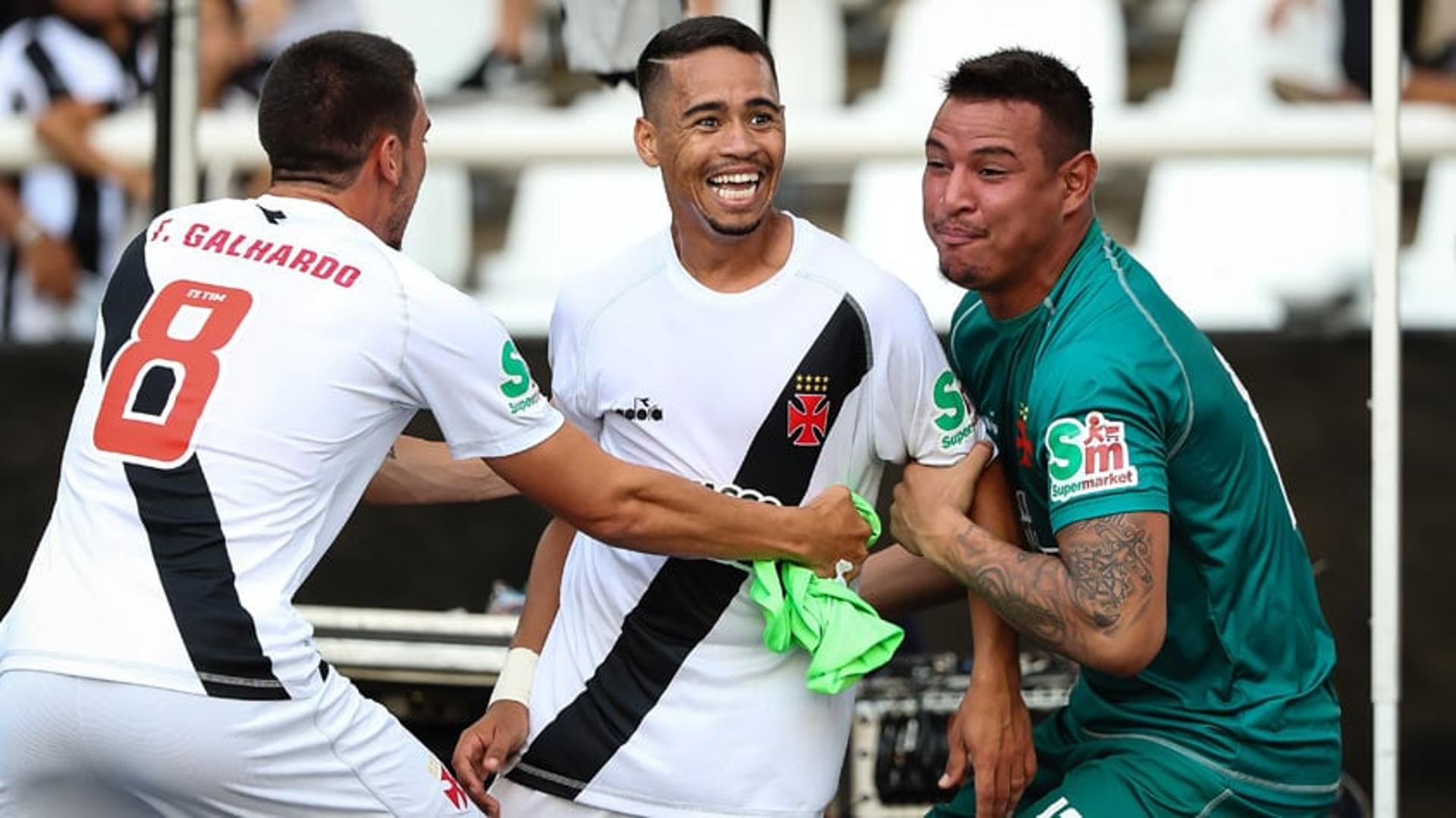 Vasco e Botafogo fizeram mais um grande clássico. Veja a seguir as imagens da partida no Nilton Santos