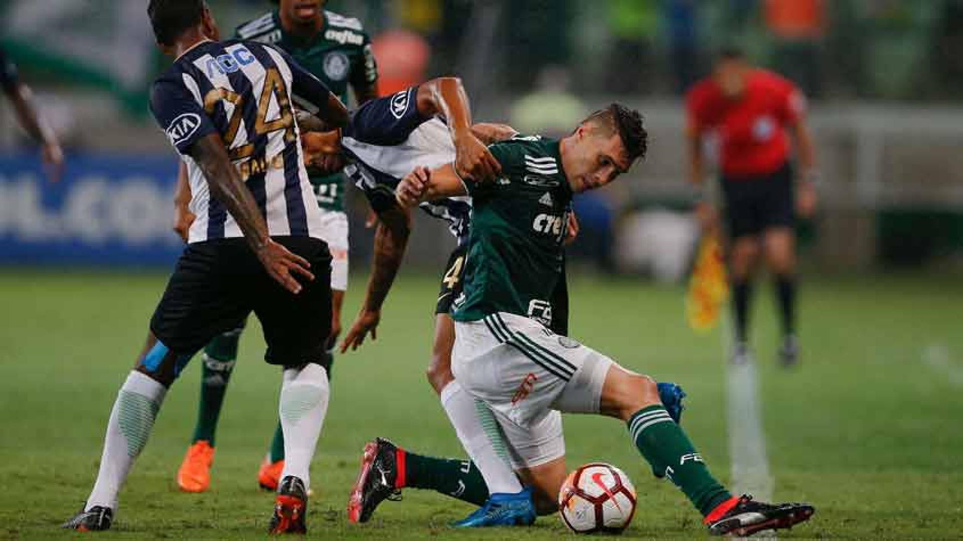 Em São Paulo, o Palmeiras venceu o Alianza Lima por 2 a 0