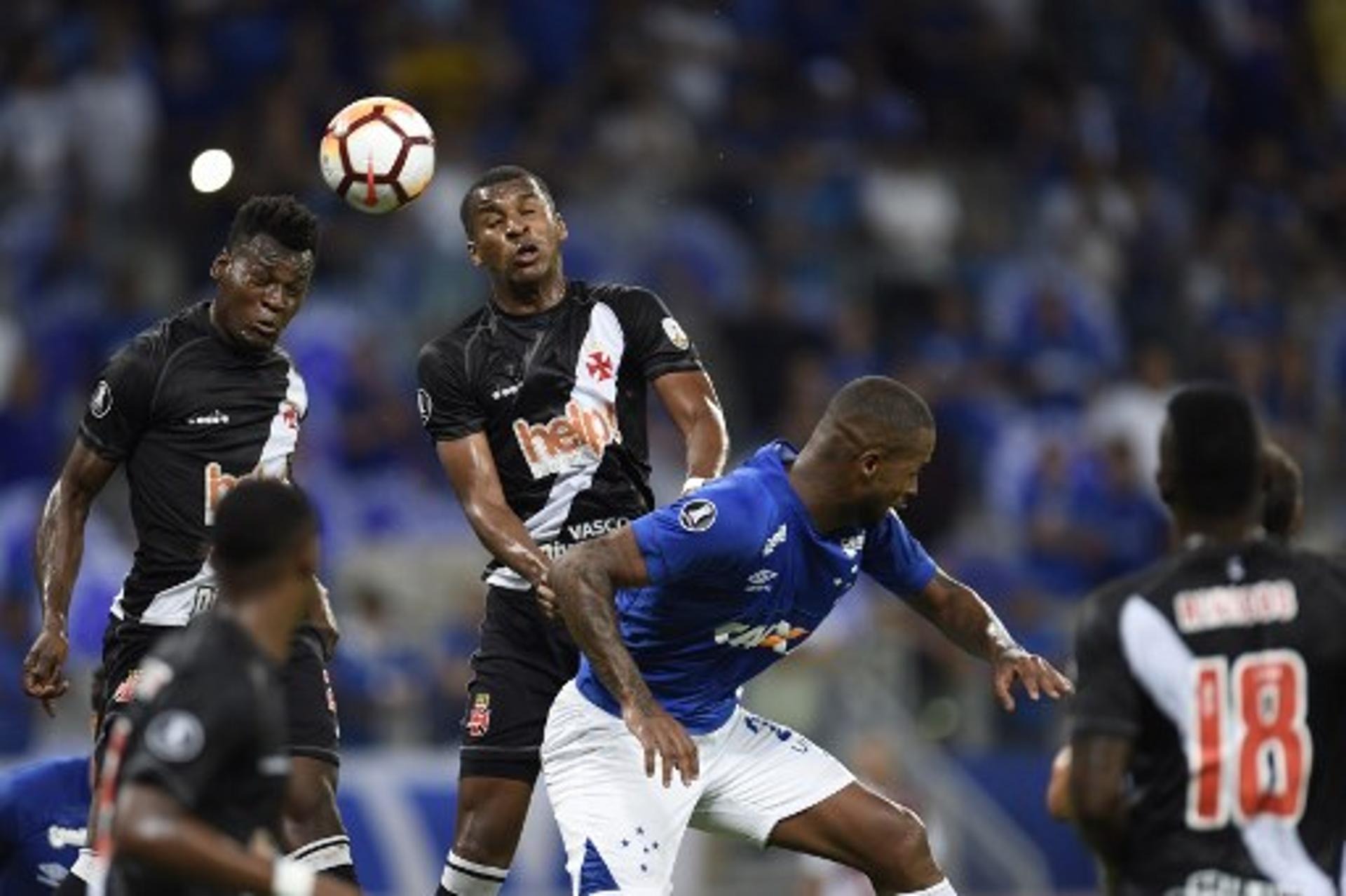 Paulão no jogo da última quarta-feira contra o Cruzeiro. Veja a galeria especial do LANCE! a seguir