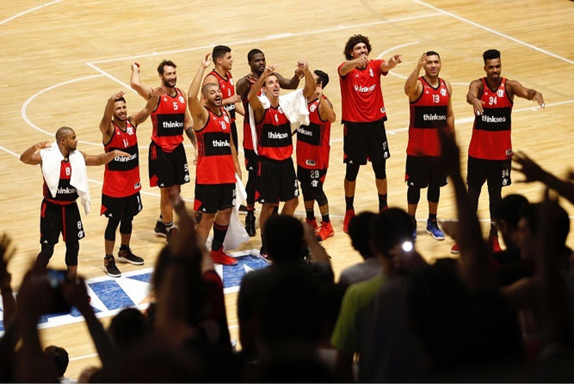 Flamengo vence Minas