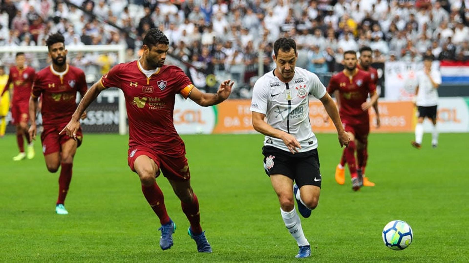 Um primeiro tempo pouco inspirado, e um segundo com mais qualidade. O Fluminense quase arrancou um ponto do Corinthians, em Itaquera, mas acabou vacilando no fim e perdeu por 2 a 1. Richard, autor do gol, e Ayrton, merecem destaques. Gum errou na marcação duas vezes, nos gols do corintiano Rodriguinho. Veja as notas do Flu (por Vinícius Britto)