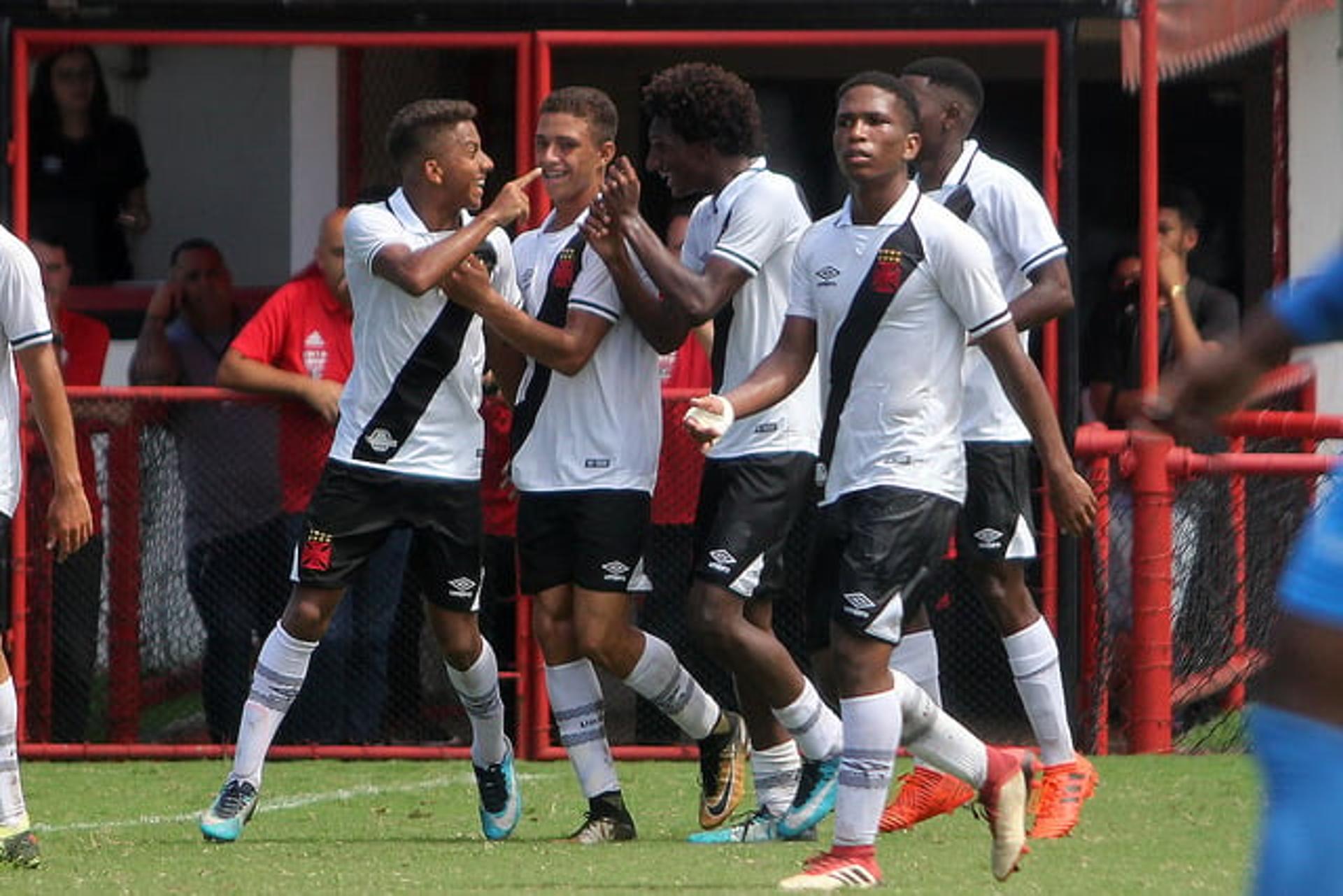 Time sub-17 do Vasco. Confira a seguir outras imagens relacionadas com o clube na galeria especial do LANCE!