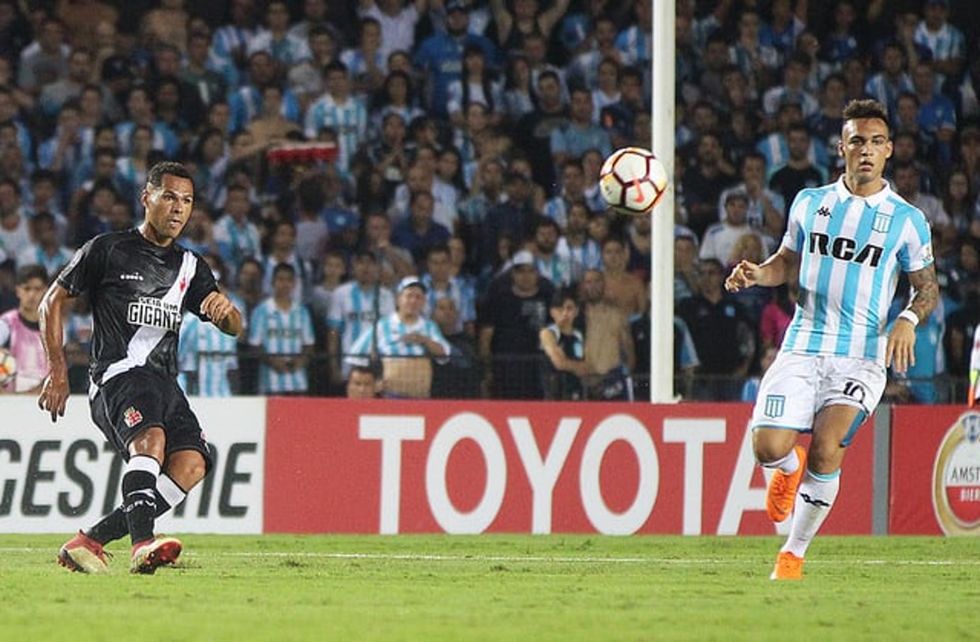 Bruno Silva estreou pelo Vasco na goleada sofrida para o Racing nesta quinta-feira. Confira a seguir a galeria LANCE!